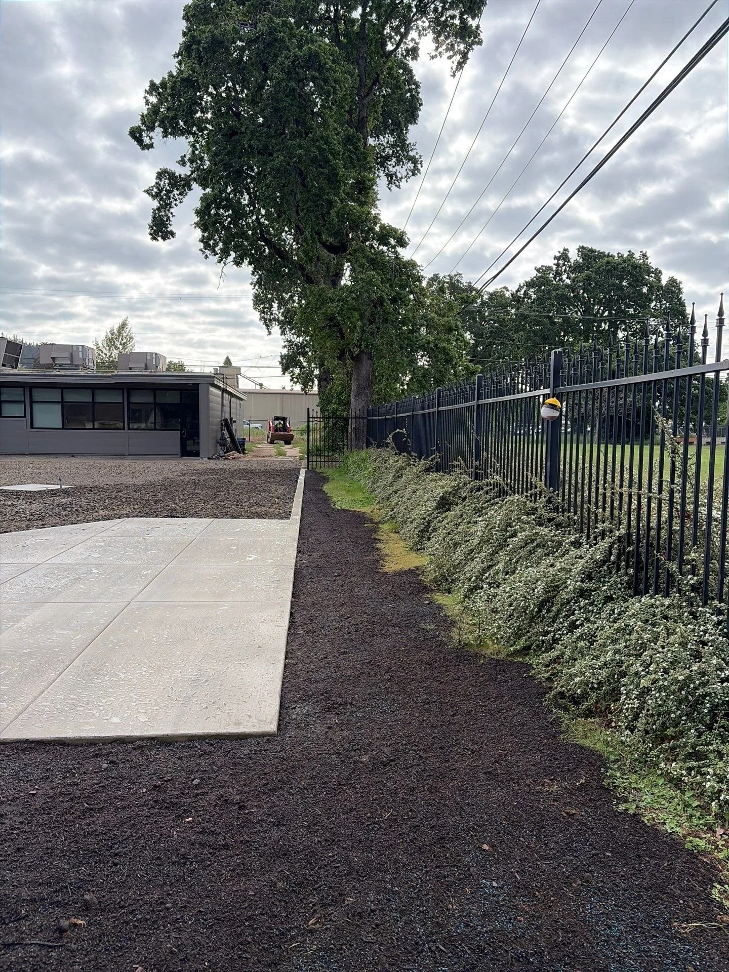 finished-walkway-landscaping-fence-line-oregon-military-museum-left-coast-gc.jpg