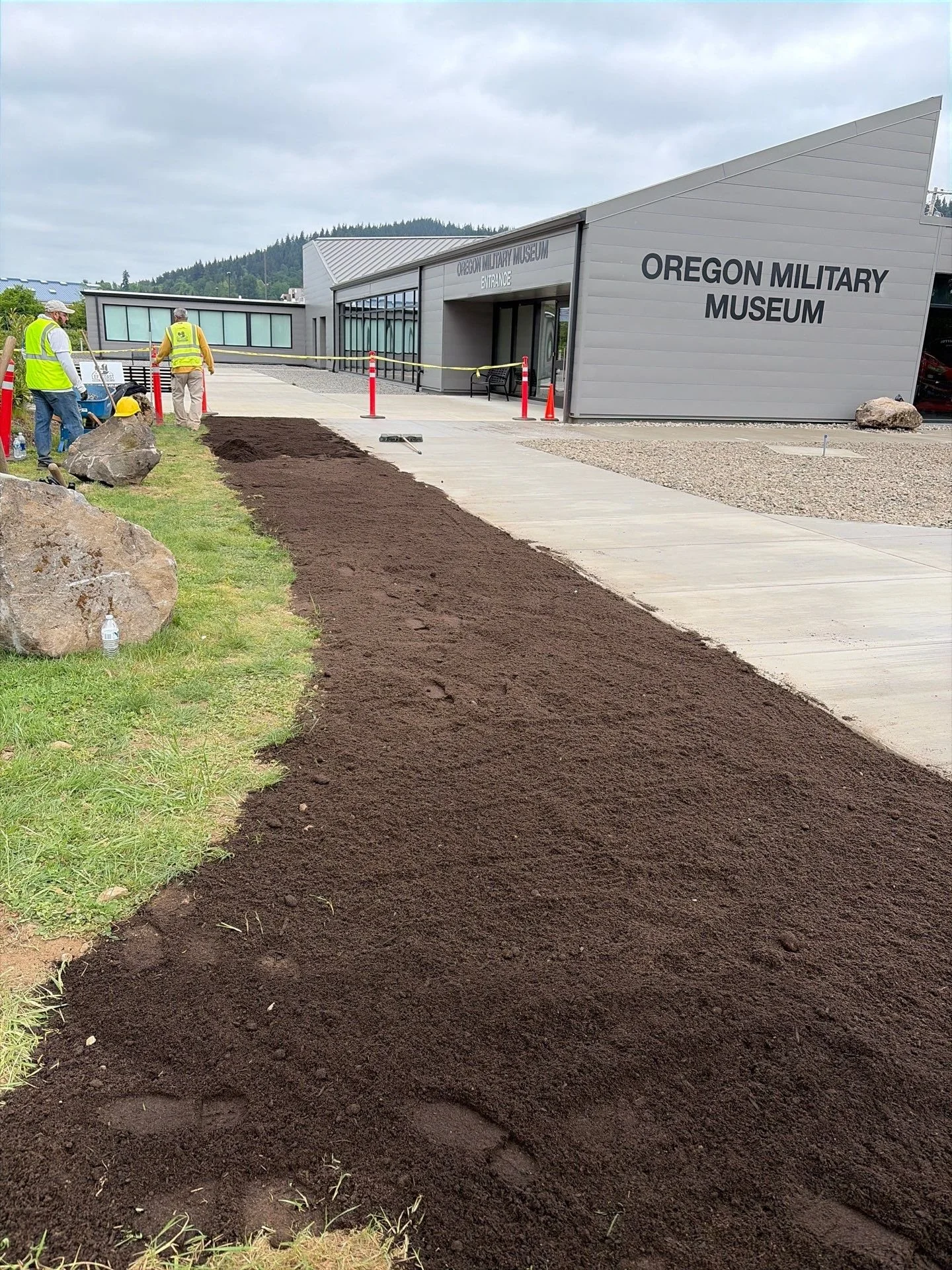 landscape-bed-prep-museum-entrance-oregon-military-museum-left-coast-gc.jpg