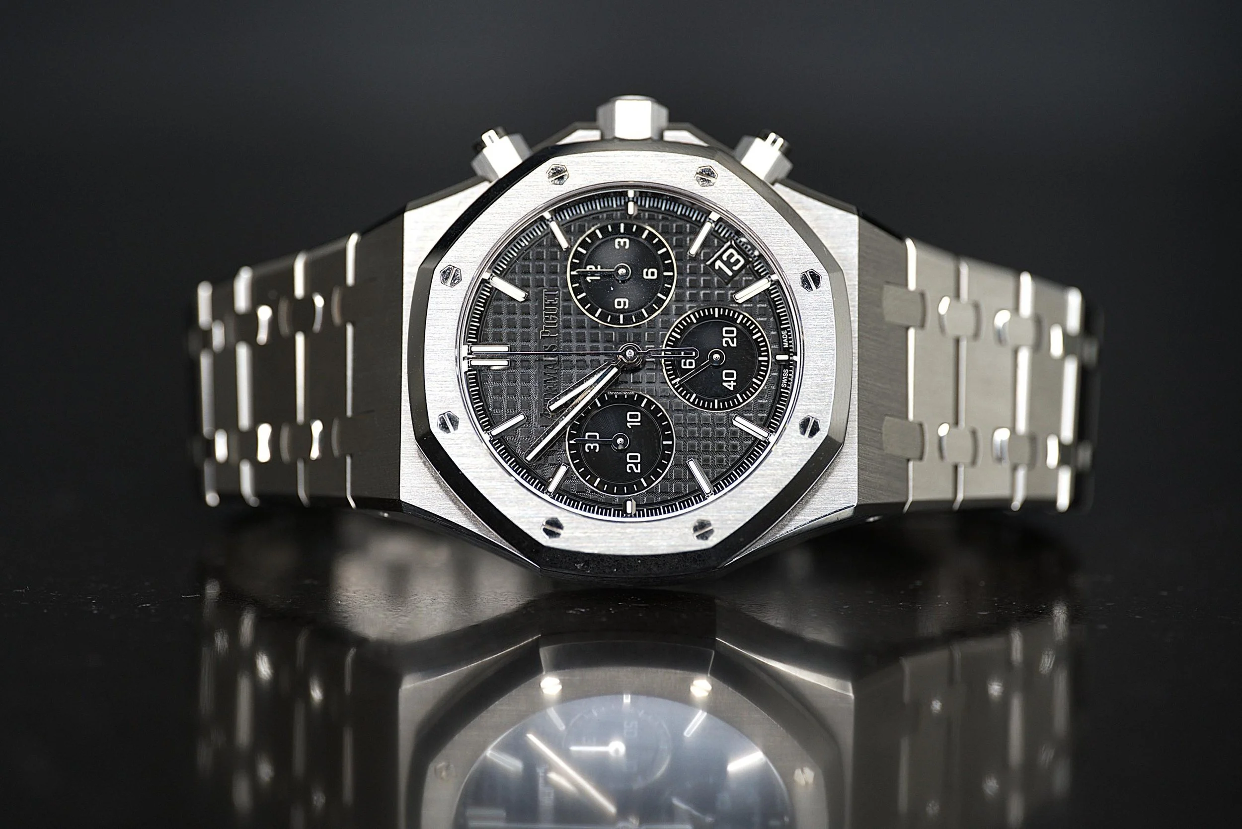 01_Audemars_Pciguet_Royal_Oak_Chronograph_26240ST_Bla.jpg