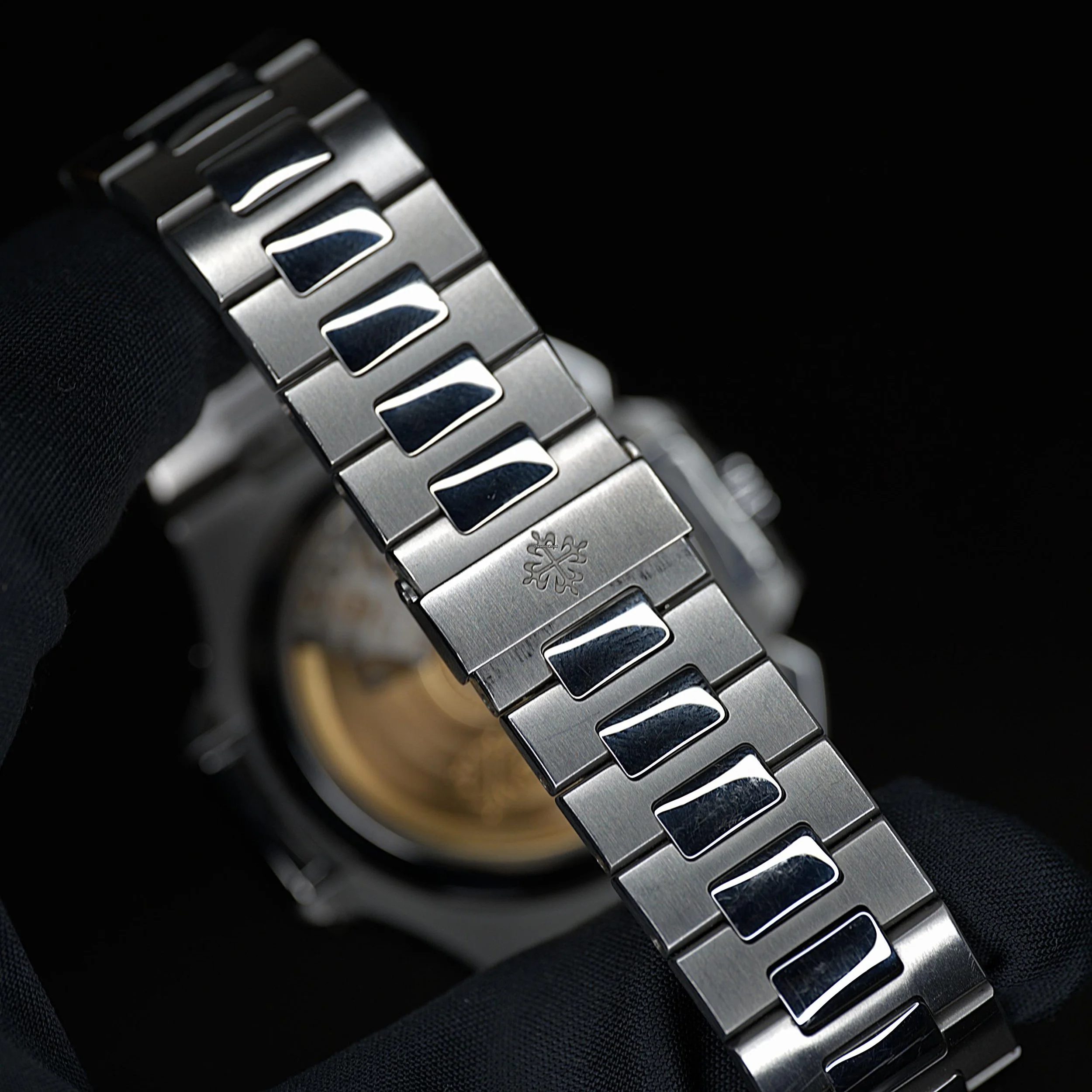09_Patek_Philippe_Nautilus_-_2015_59801A_Full_Set_Blu.jpg