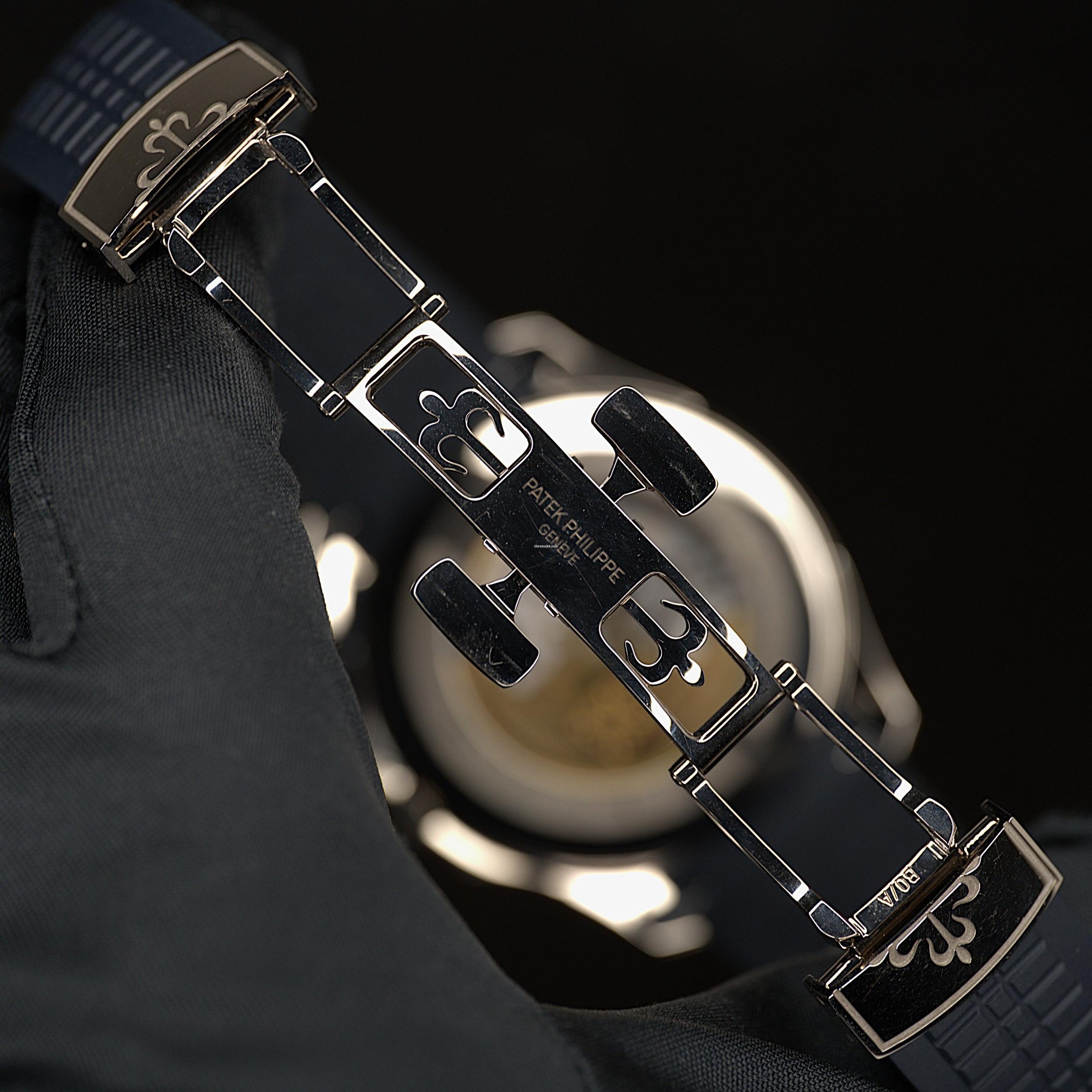 09_Patek_Philippe_Aquanaut_-_Jumbo_5168g-001_2021_Pat.jpg