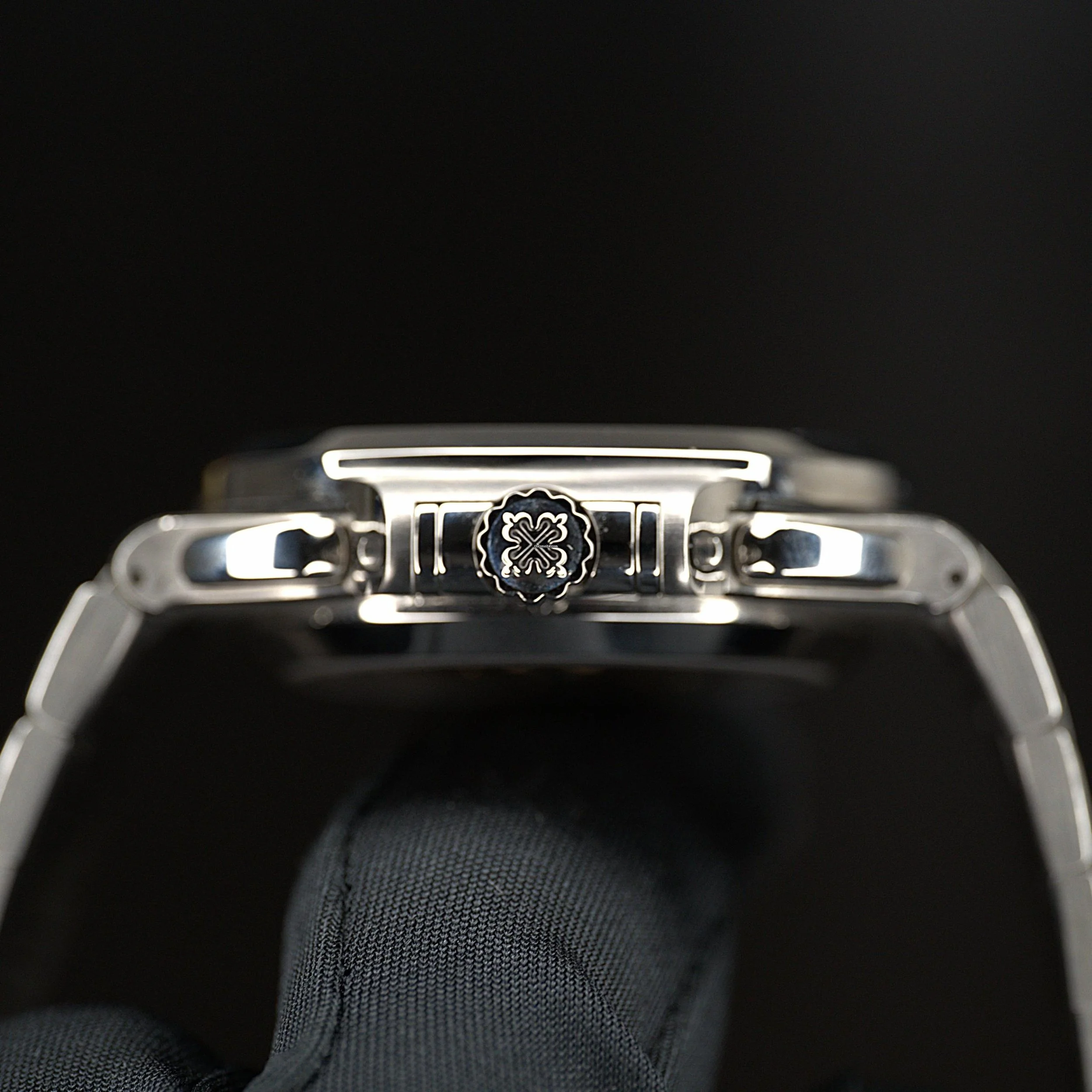 06_Patek_Philippe_Nautilus_-_2015_59801A_Full_Set_Blu.jpg
