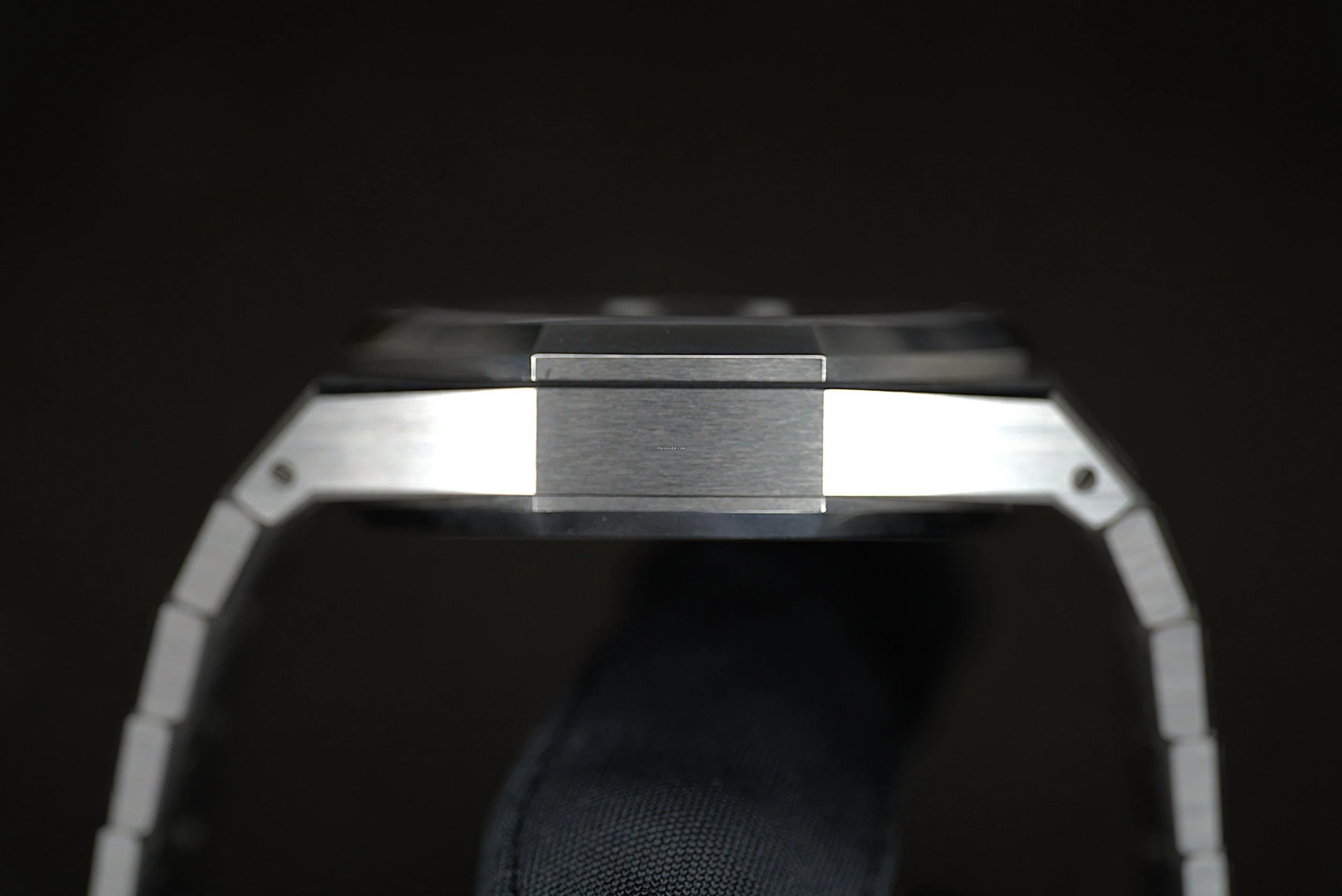 05_Audemars_Pciguet_Royal_Oak_Chronograph_26240ST_Bla.jpg