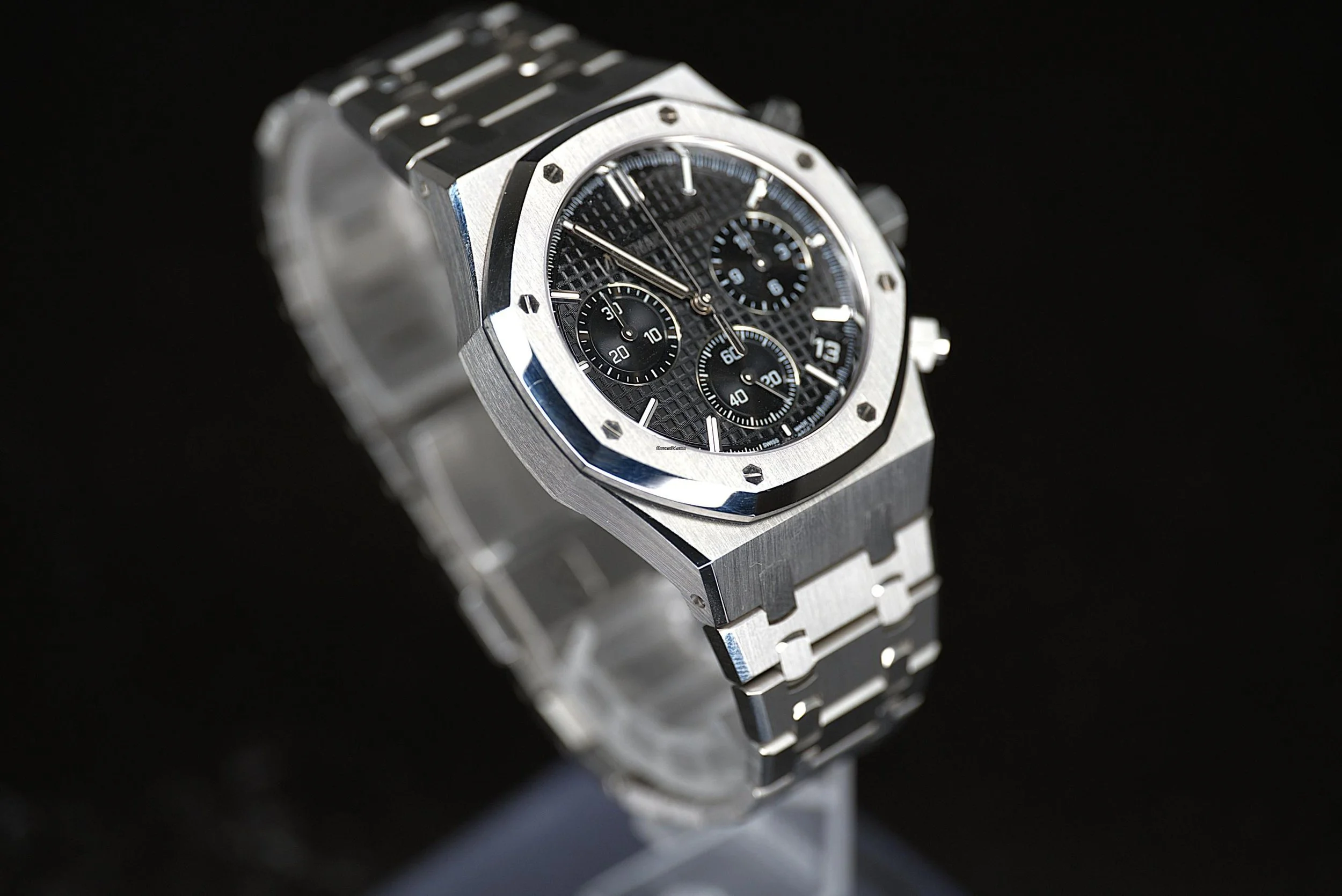 03_Audemars_Pciguet_Royal_Oak_Chronograph_26240ST_Bla.jpg