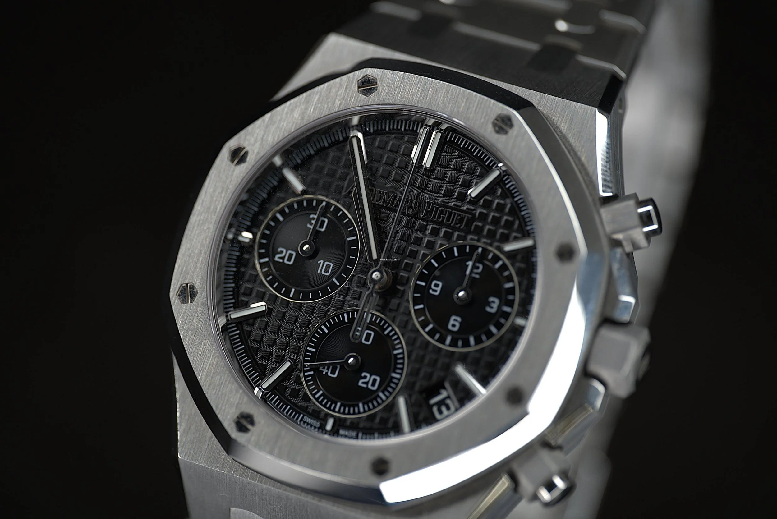 04_Audemars_Pciguet_Royal_Oak_Chronograph_26240ST_Bla.jpg