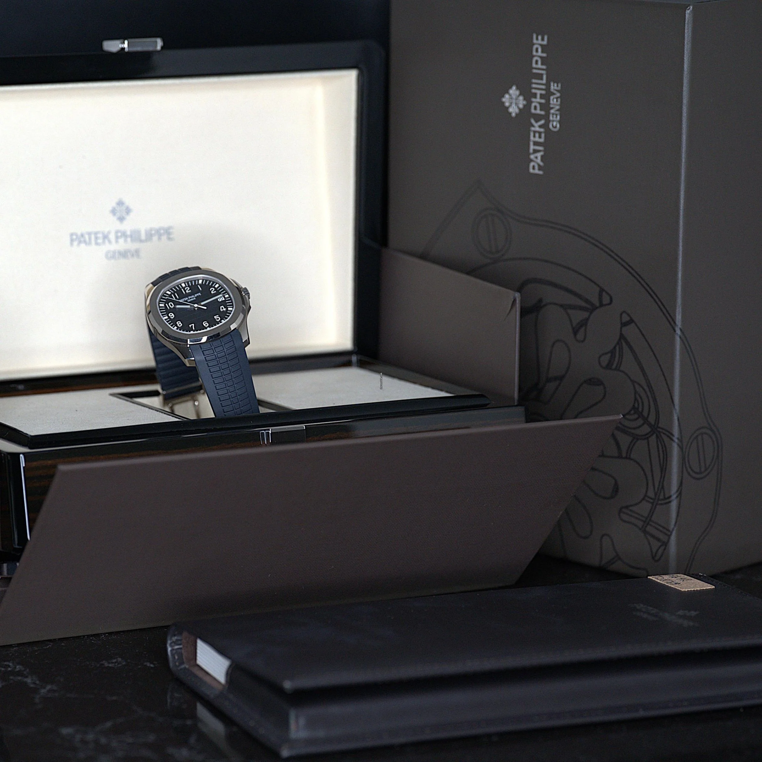10_Patek_Philippe_Aquanaut_-_Jumbo_5168g-001_2021_Pat.jpg
