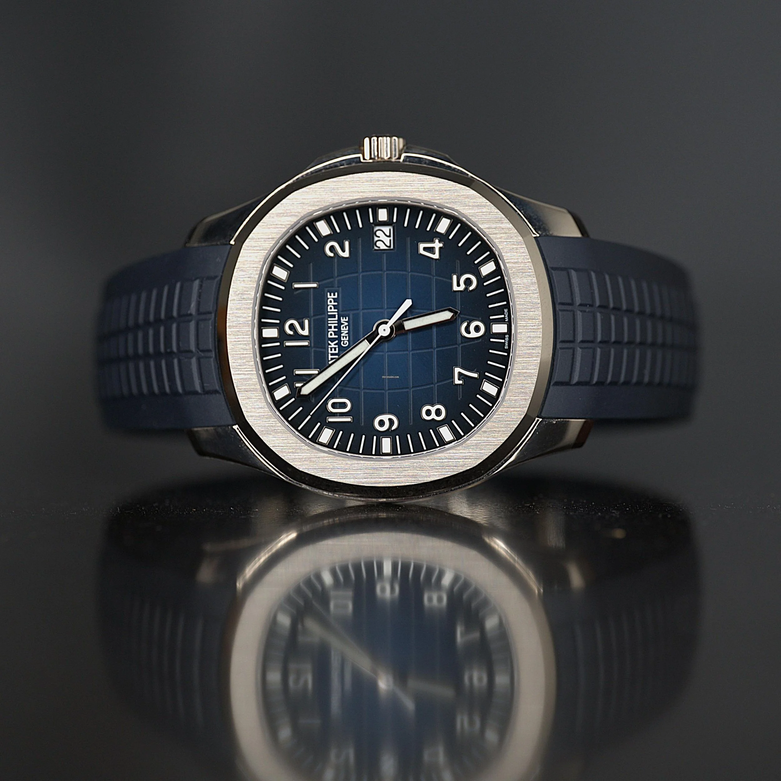 01_Patek_Philippe_Aquanaut_-_Jumbo_5168g-001_2021_Pat.jpg