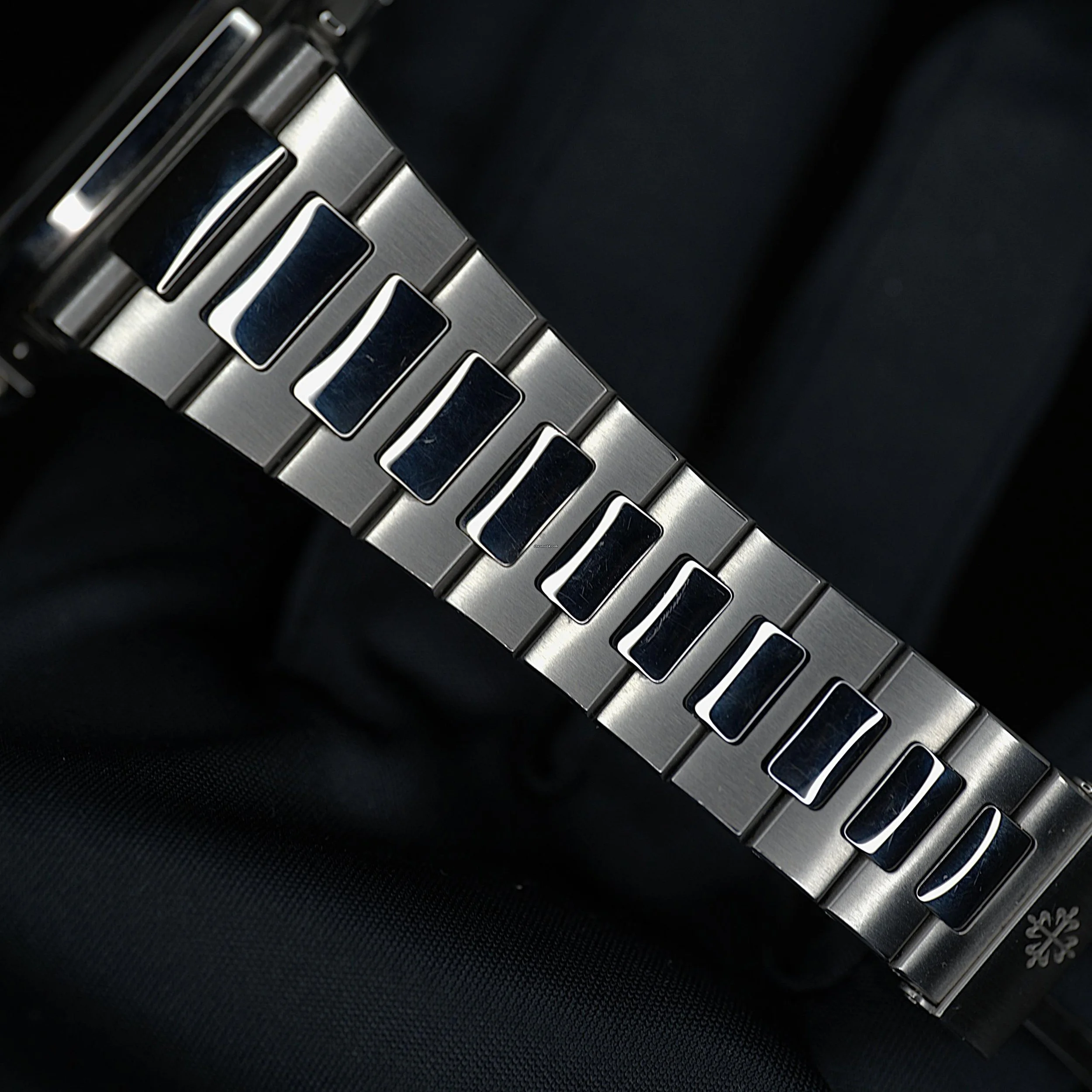08_Patek_Philippe_Nautilus_-_2015_59801A_Full_Set_Blu.jpg