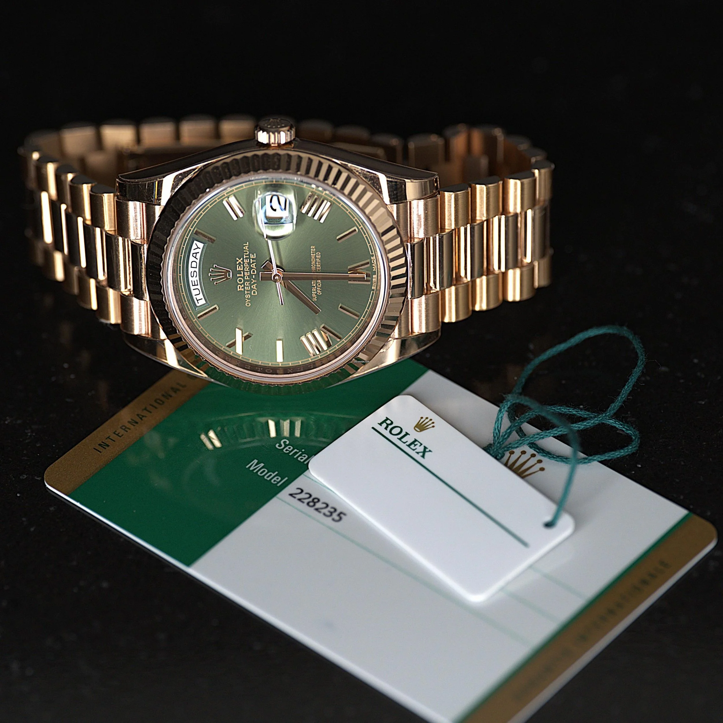 02_Rolex_Day-Date_40_-_228235_MINT_COMPLETE_SET_Day-D.jpg