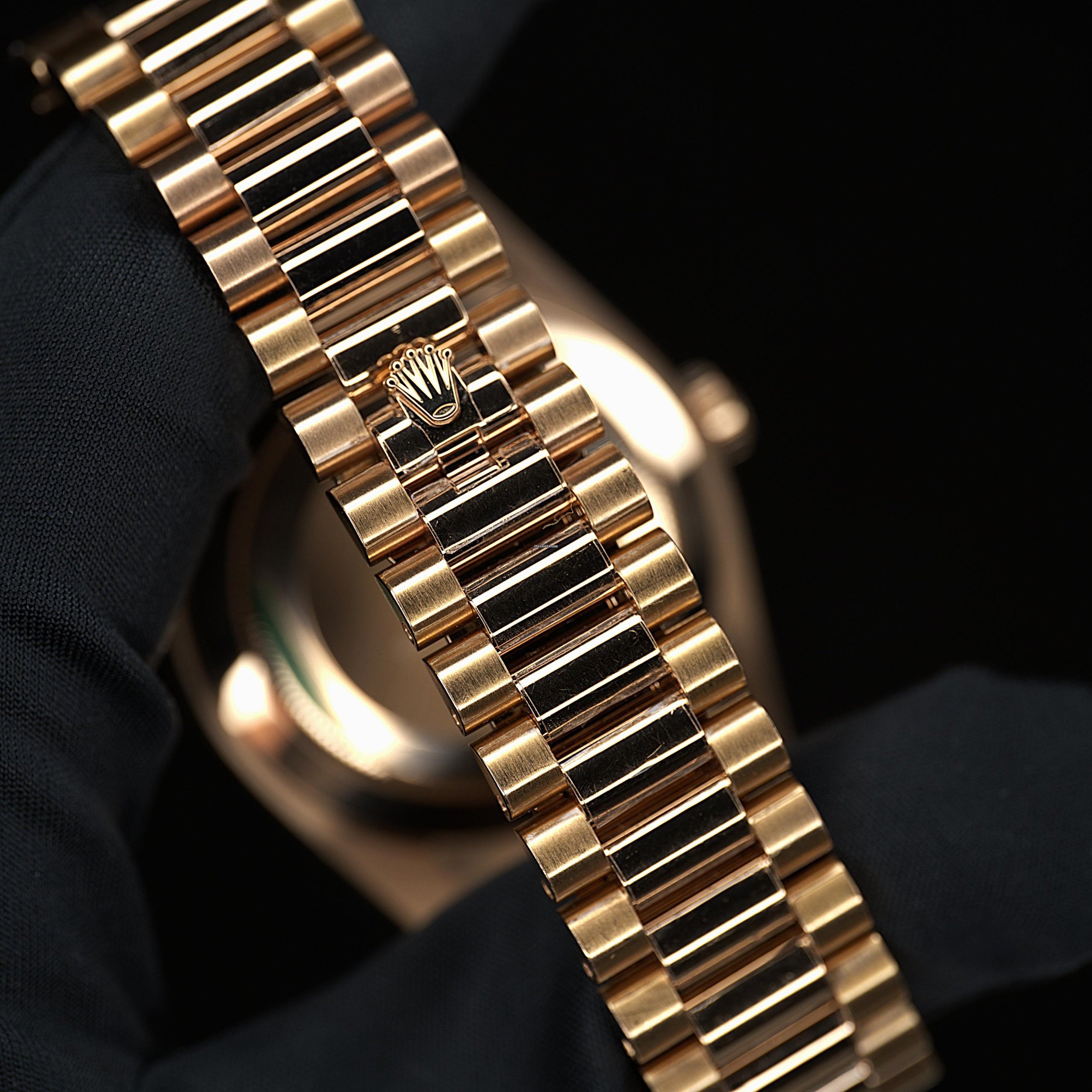 09_Rolex_Day-Date_40_-_228235_MINT_COMPLETE_SET_Day-D.jpg
