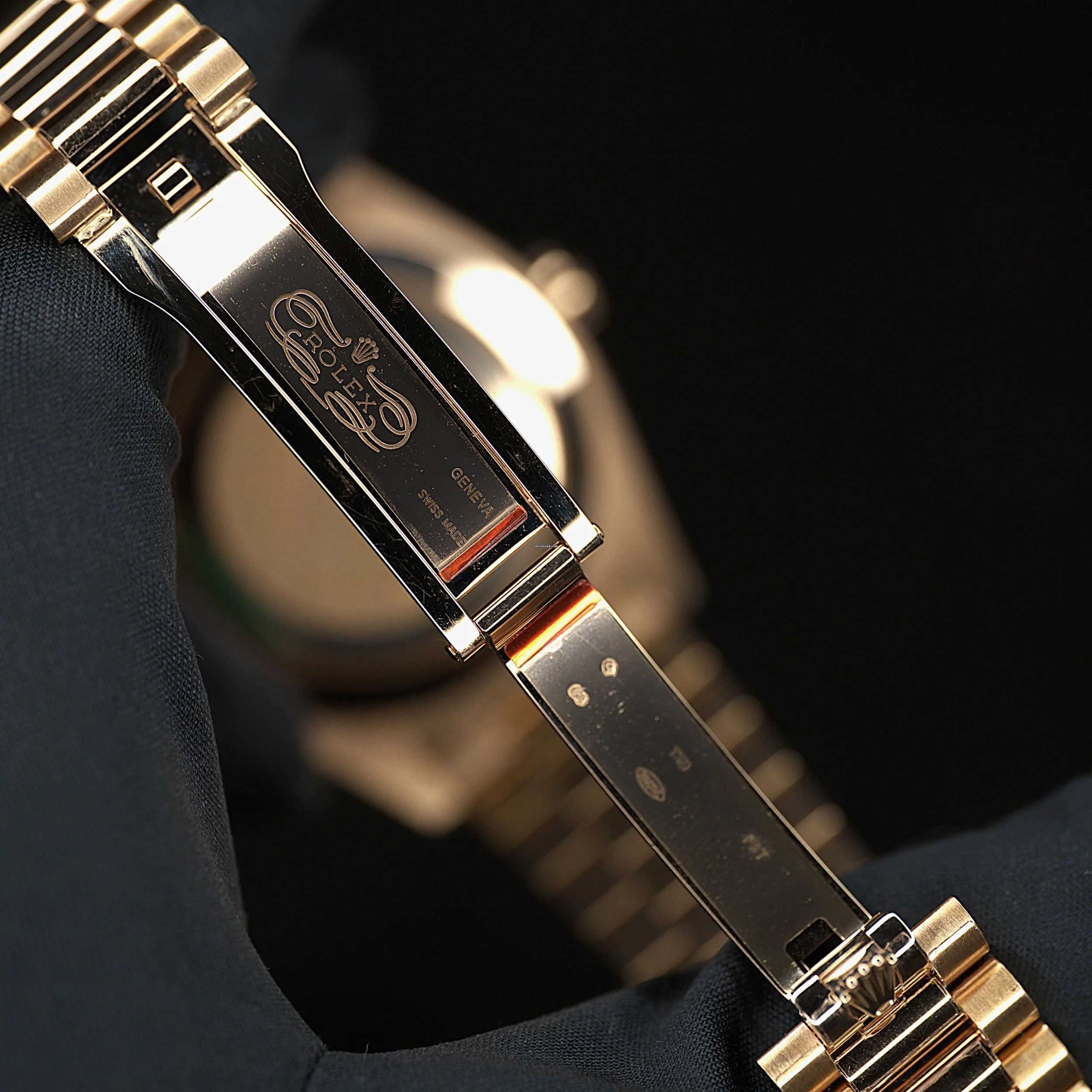 10_Rolex_Day-Date_40_-_228235_MINT_COMPLETE_SET_Day-D.jpg