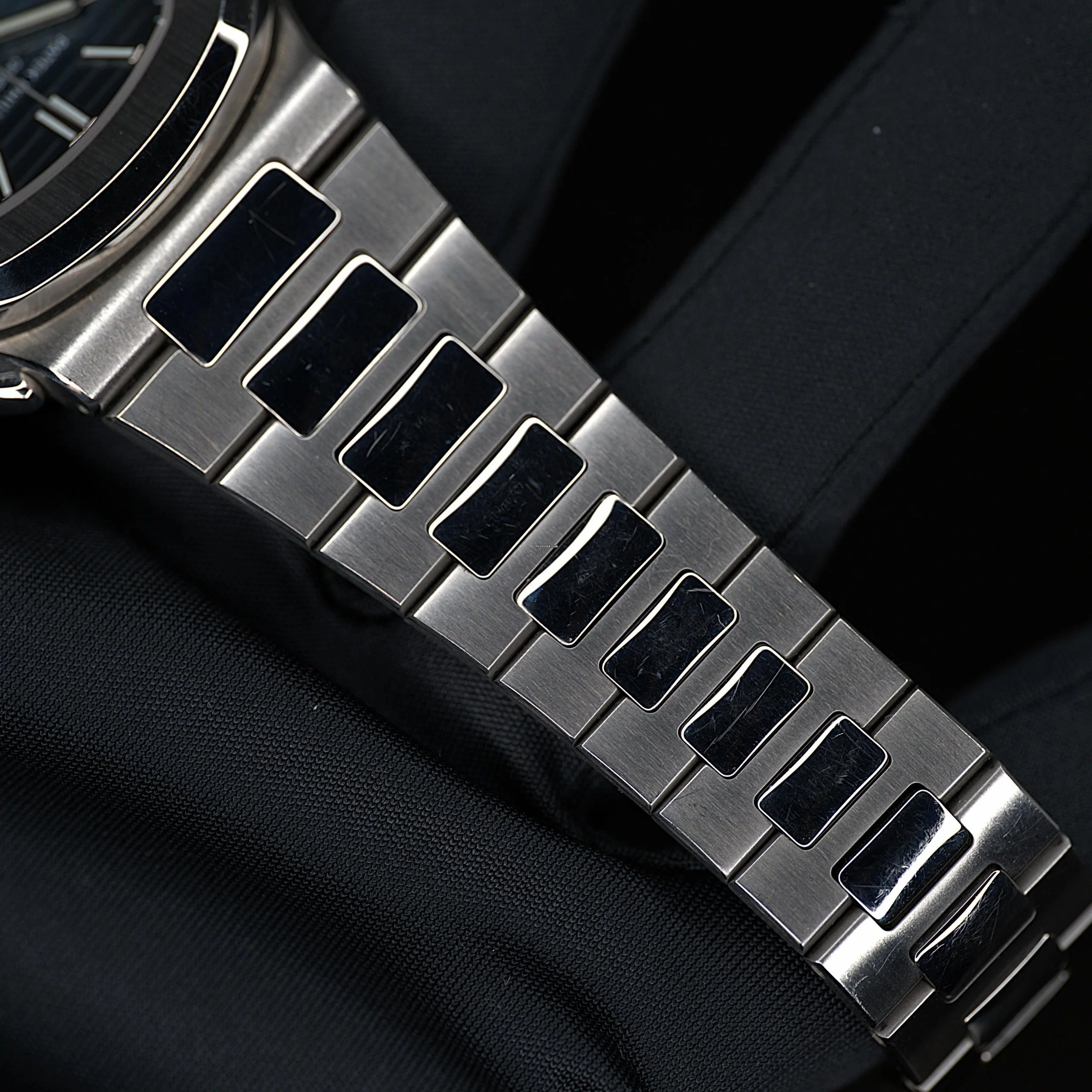 07_Patek_Philippe_Nautilus_-_2015_59801A_Full_Set_Blu.jpg