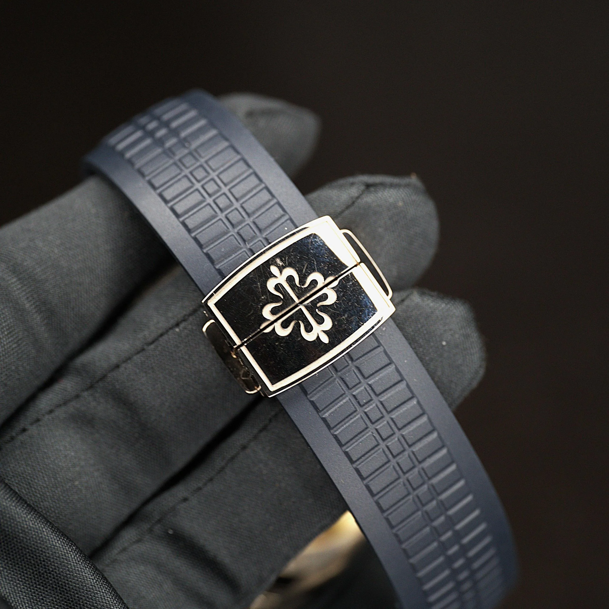 08_Patek_Philippe_Aquanaut_-_Jumbo_5168g-001_2021_Pat.jpg
