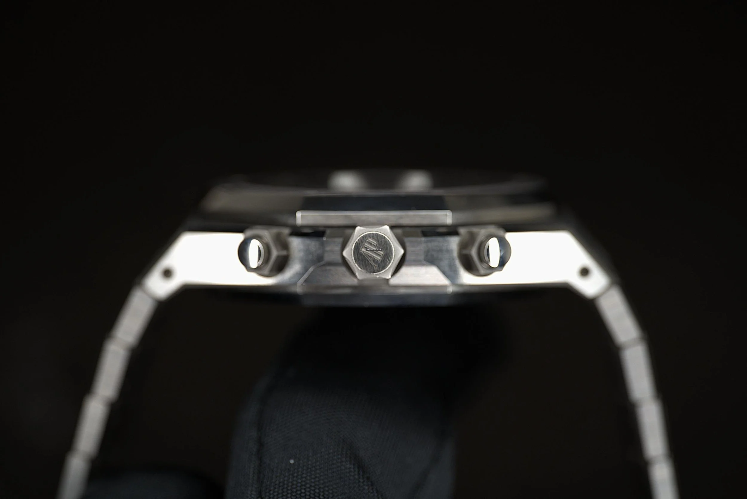 06_Audemars_Pciguet_Royal_Oak_Chronograph_26240ST_Bla.jpg