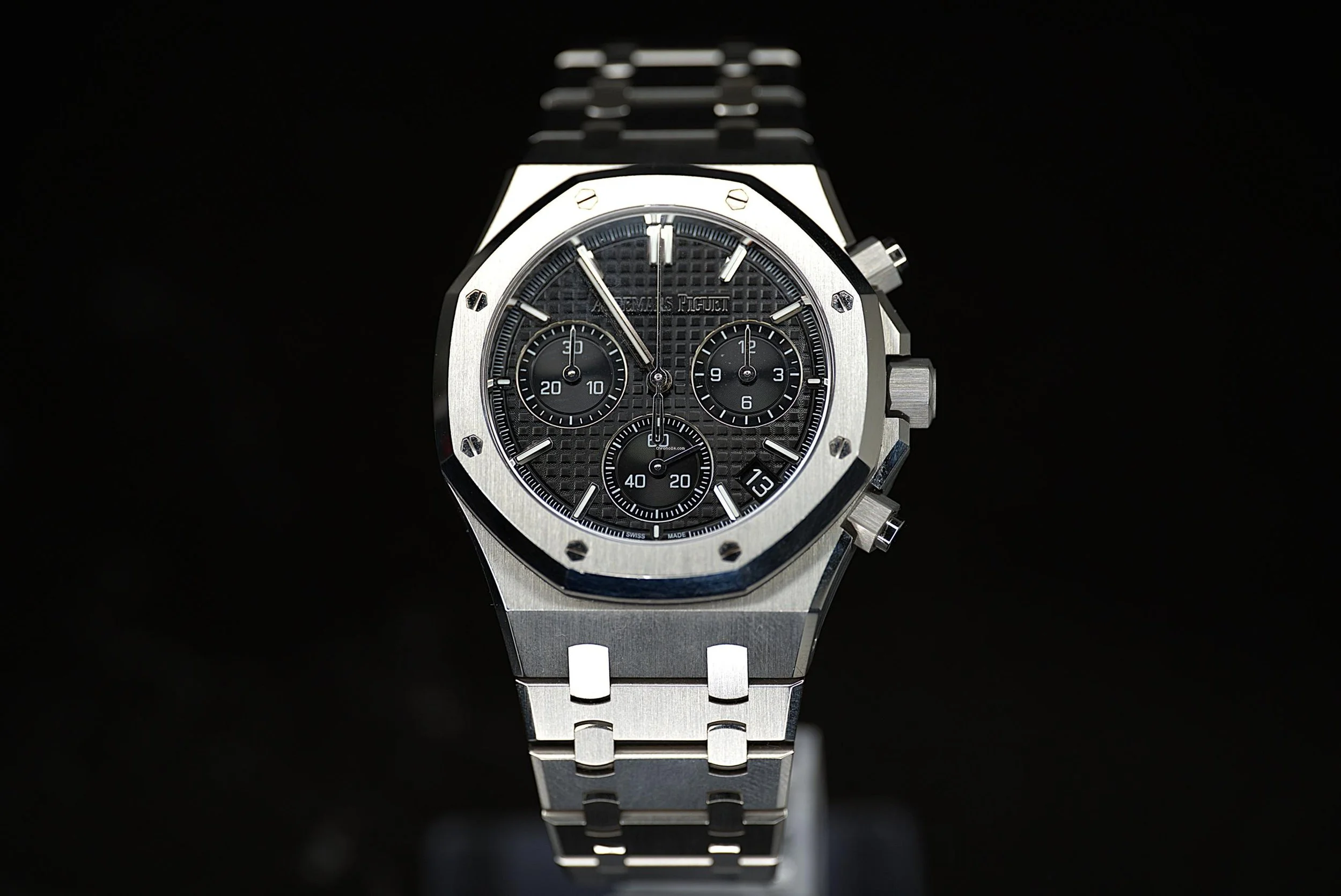 02_Audemars_Pciguet_Royal_Oak_Chronograph_26240ST_Bla.jpg