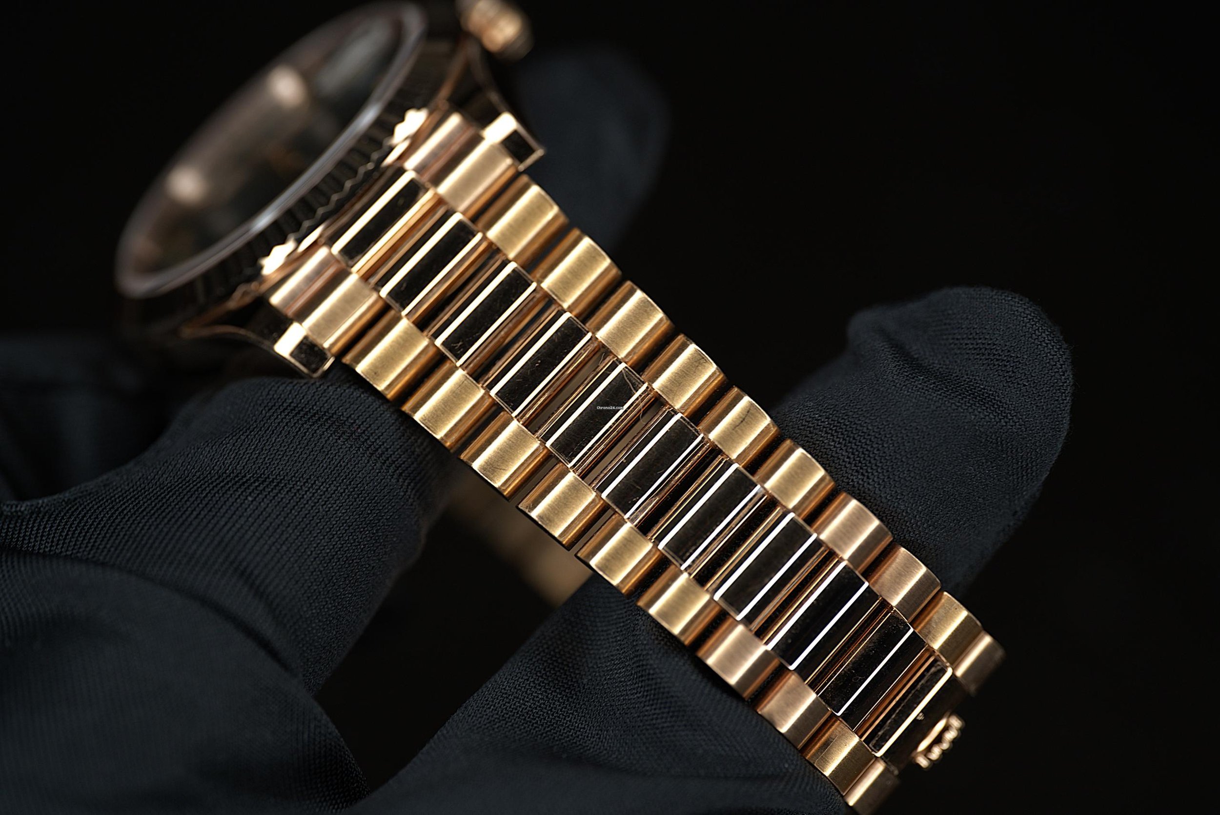 07_Rolex_Day-Date_40_-_228235_MINT_COMPLETE_SET_Day-D.jpg