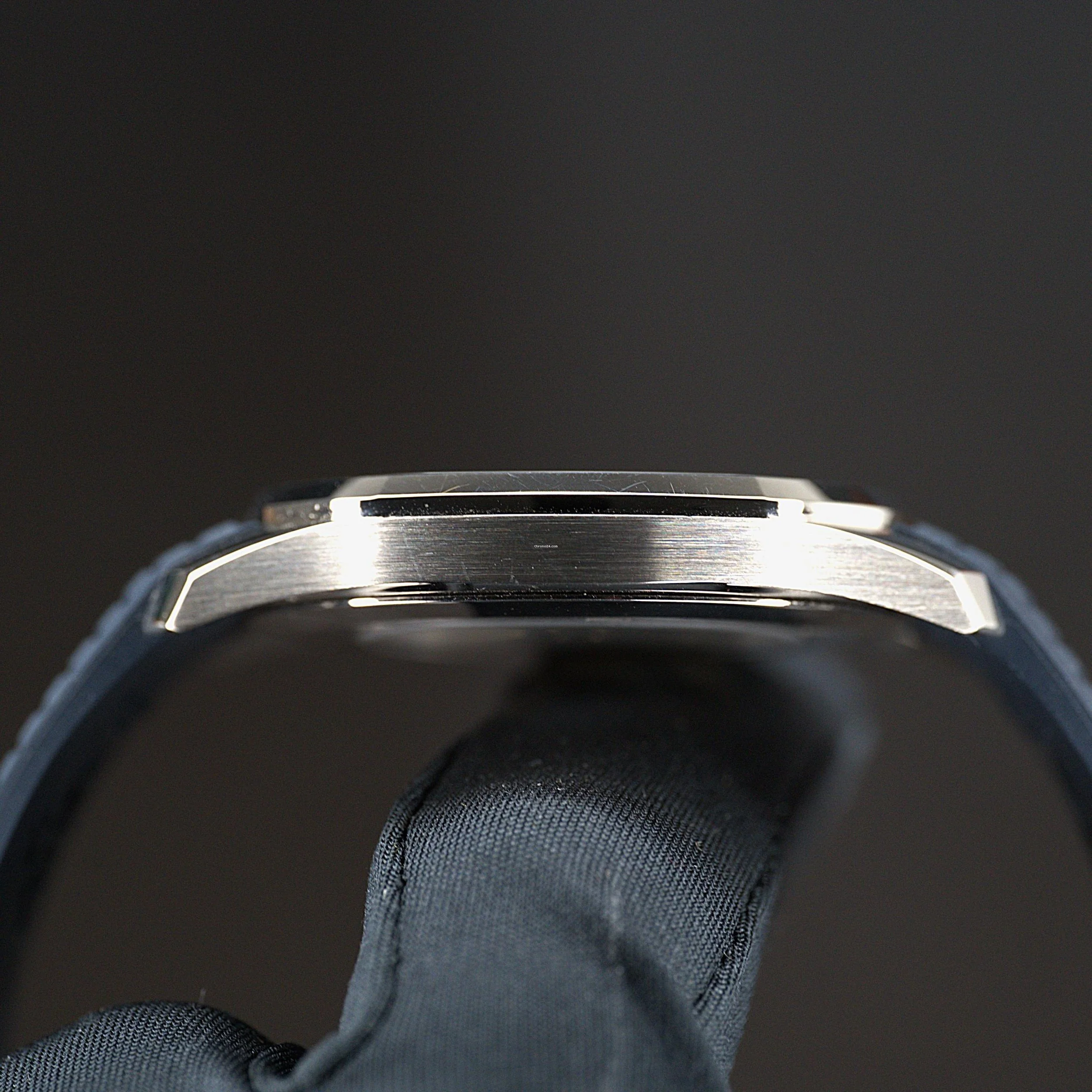 05_Patek_Philippe_Aquanaut_-_Jumbo_5168g-001_2021_Pat.jpg