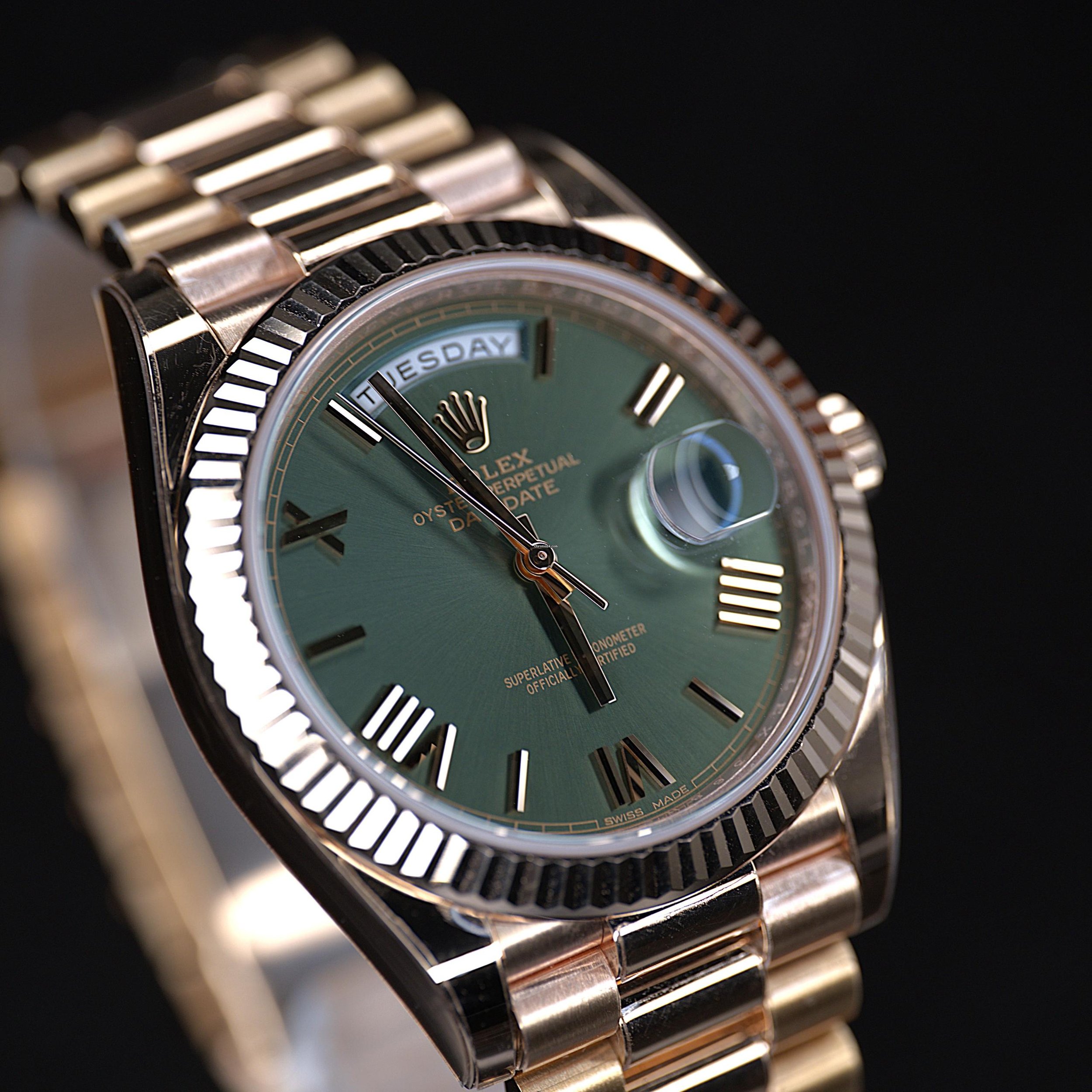 04_Rolex_Day-Date_40_-_228235_MINT_COMPLETE_SET_Day-D.jpg