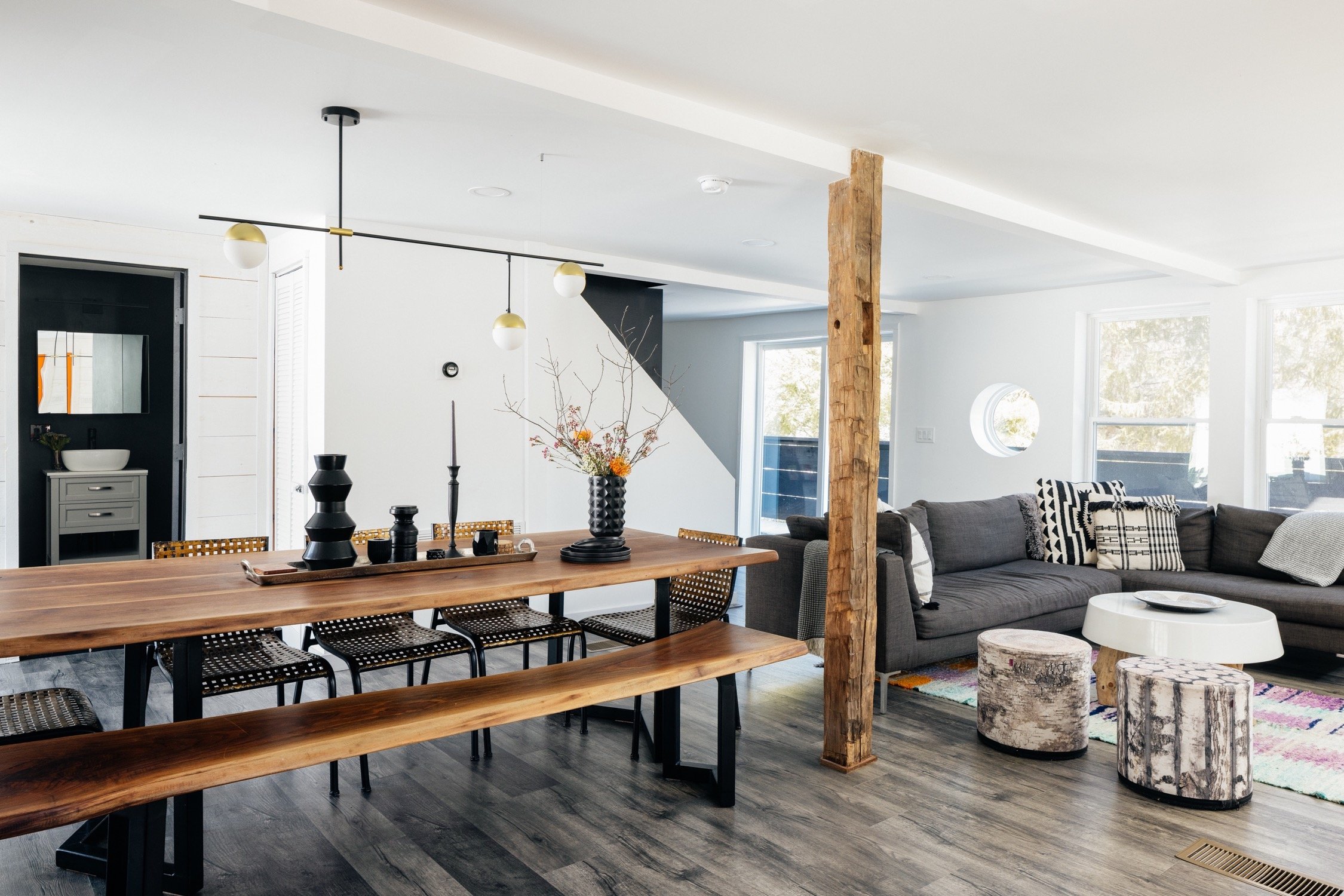Bright dining area at Black Bear Cottage, ideal for family meals and group gatherings in the Catskills. Perfect week-end escape just a few hours from New York and Brooklyn