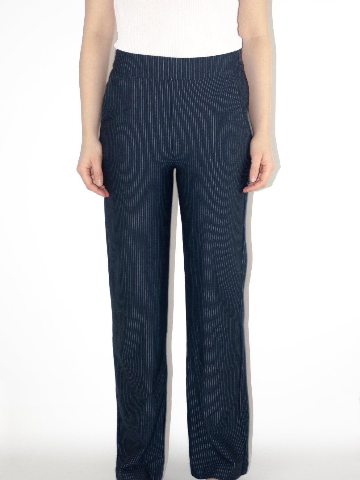 260127_Female_Hosen_01_00_0012_Ebene 12.jpg