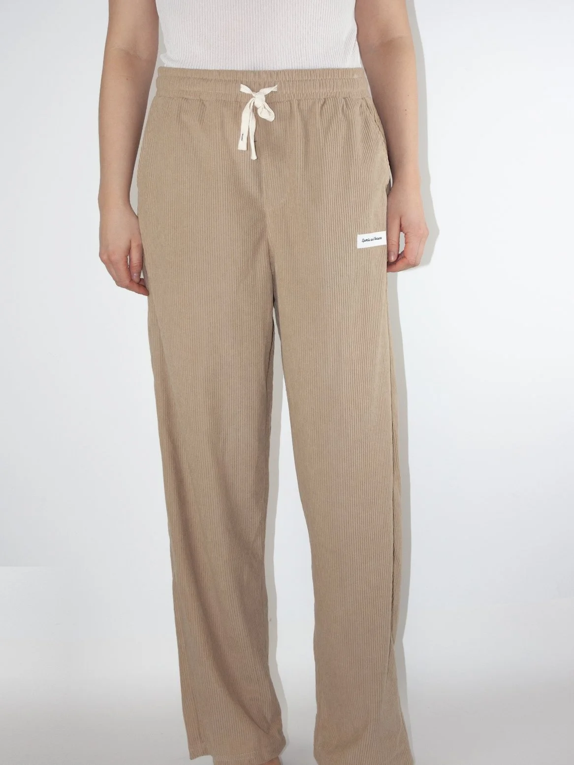 260127_Female_Hosen_01_00_0029_Ebene 27.jpg