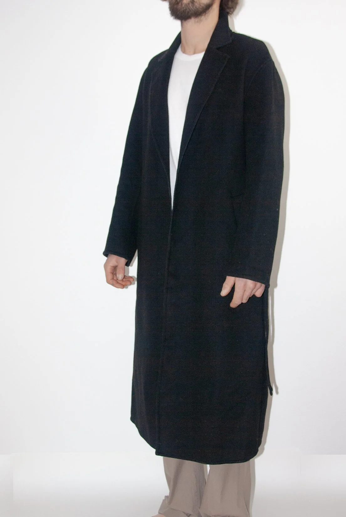 251212_Male_Mantel_01_03.jpg
