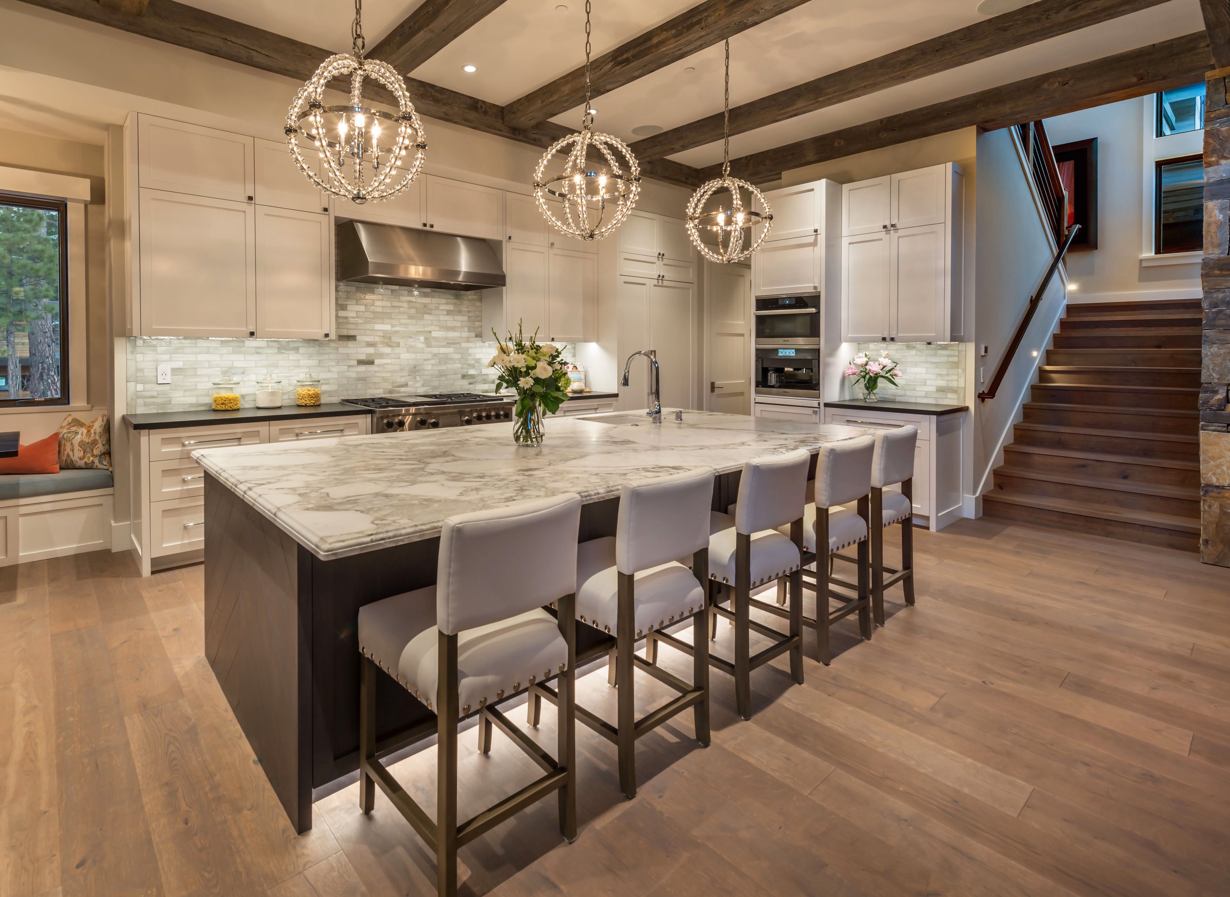 Traditional farmhouse styled entertainers kitchen with white and blue cabinets