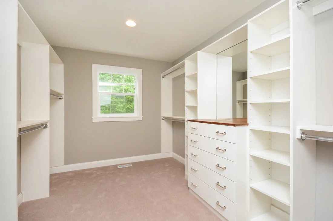 3113 closet.jpg