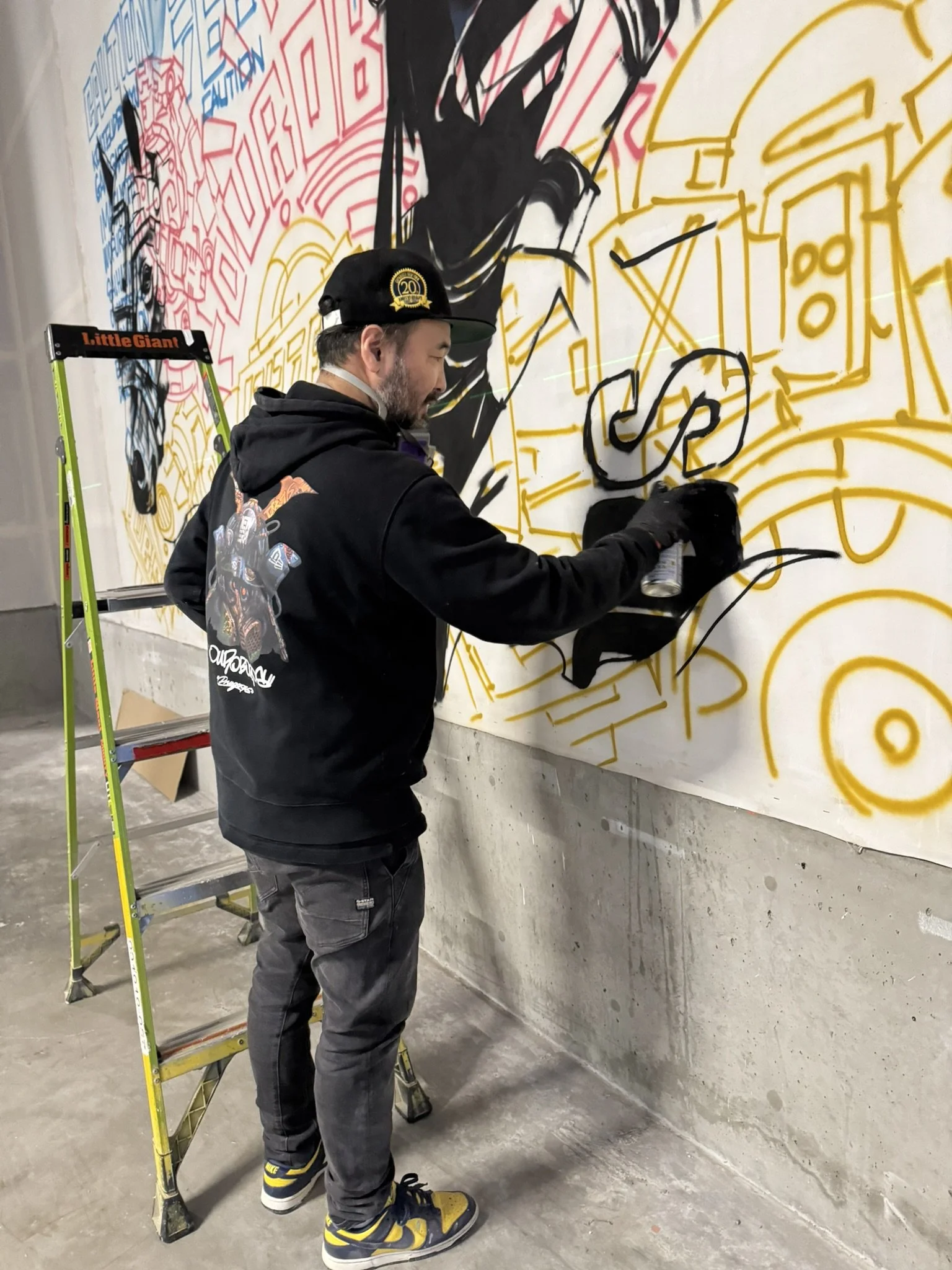 Dragon76 painting in action