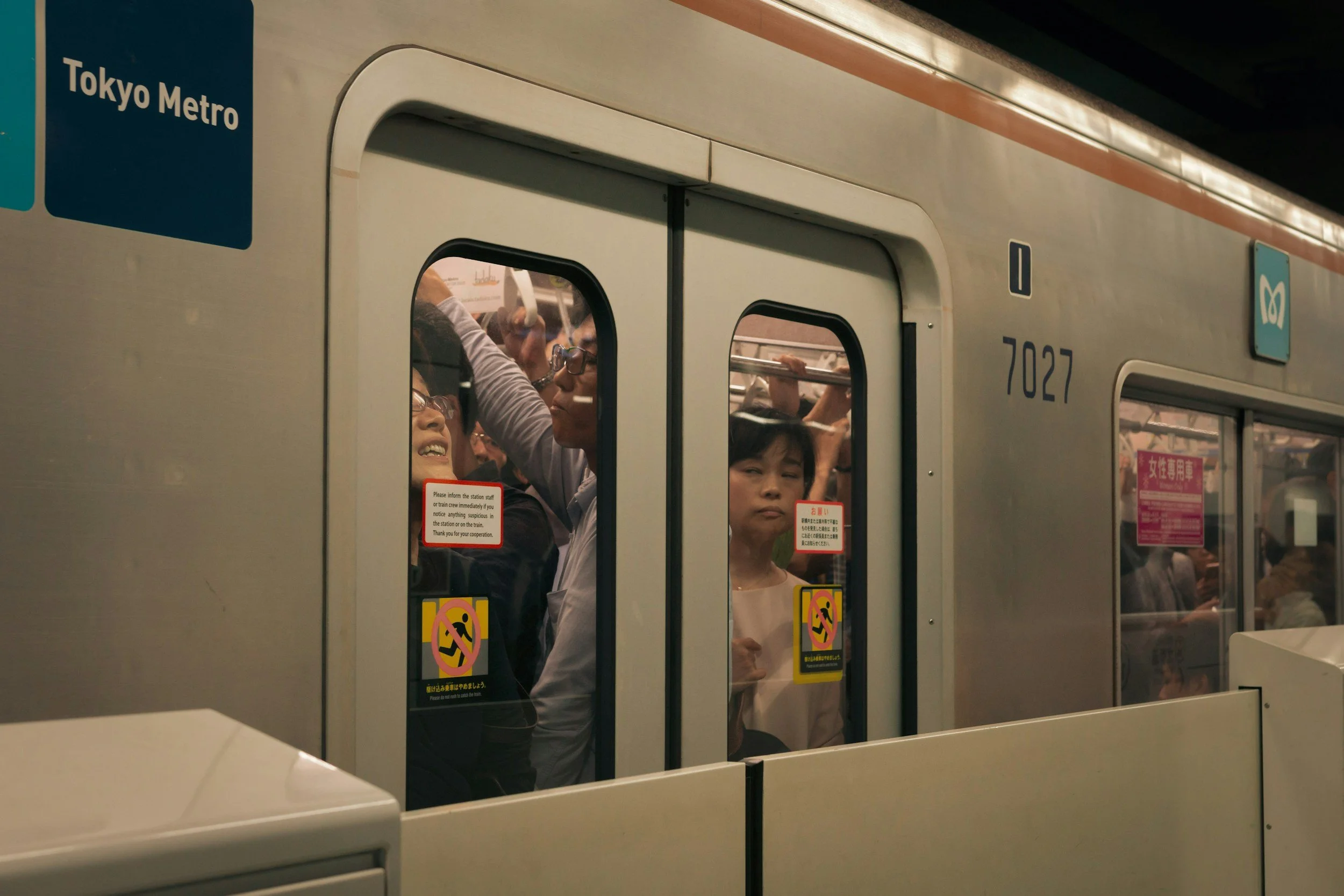 crowded metro train in tokyo