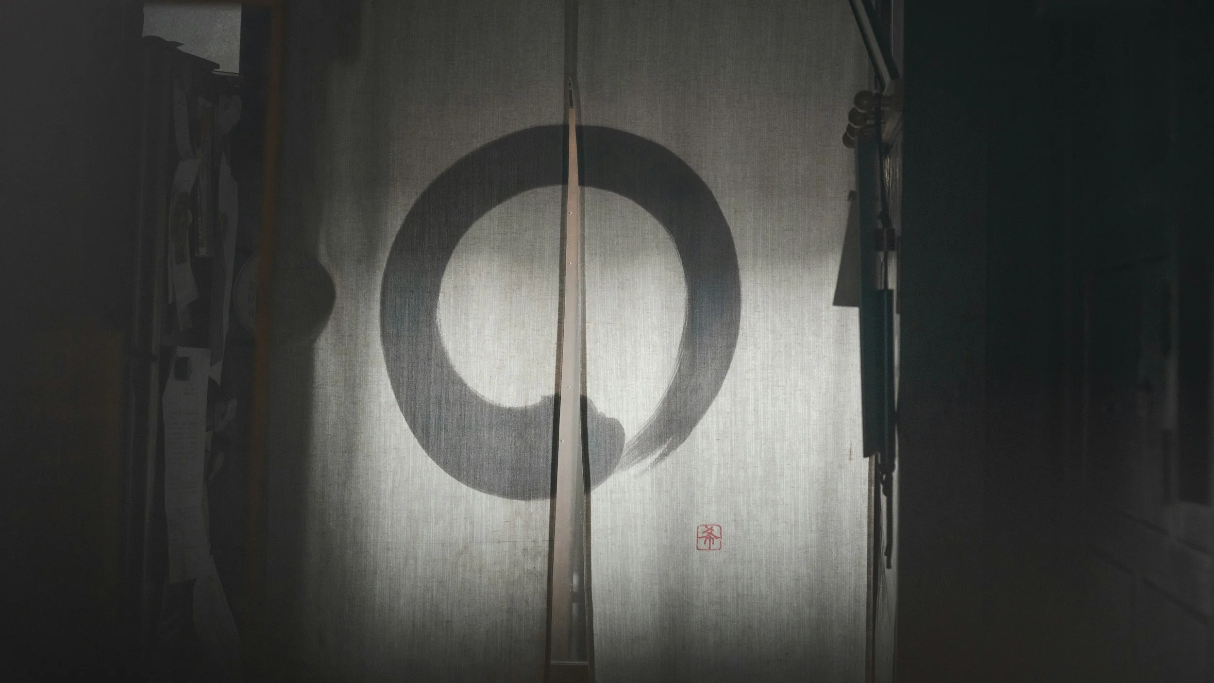 An imperfect circle made with ink, divided on two pieces of cloth that serve as door