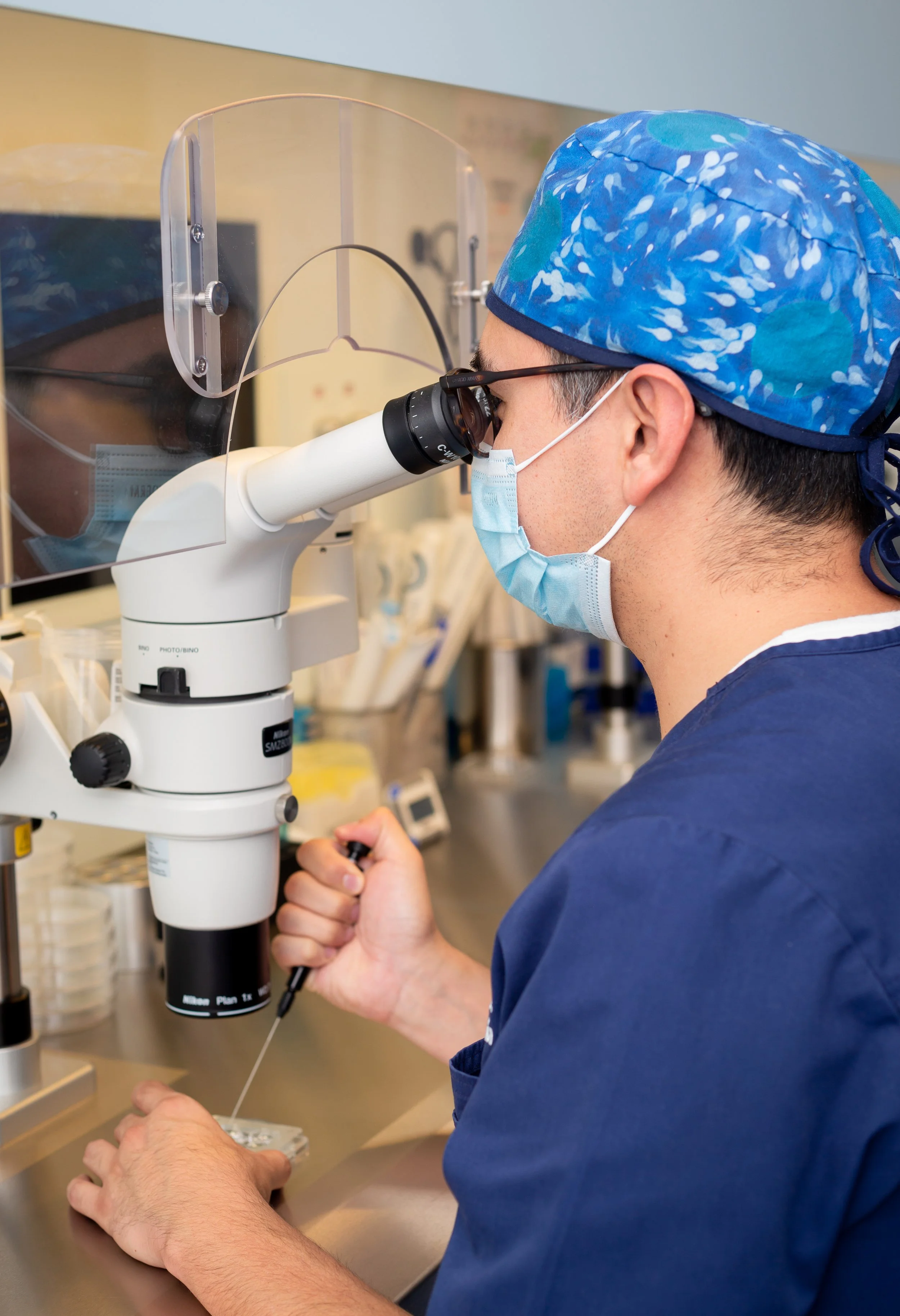 geneticist-doctor-man