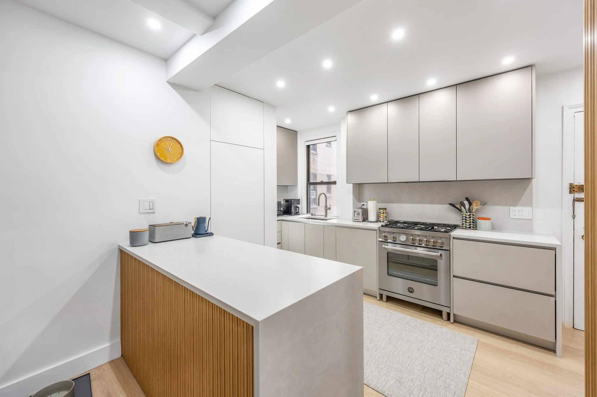 1-web-or-mls-545-w-end-ave-apt-8c.jpg