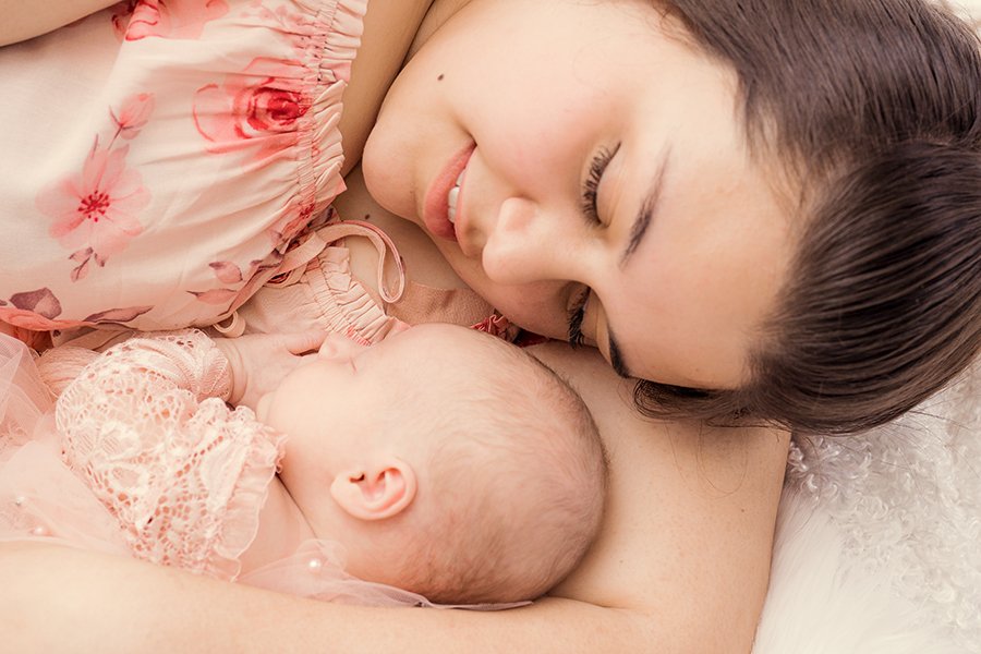 sister with newborn girl in pink dress love.jpg
