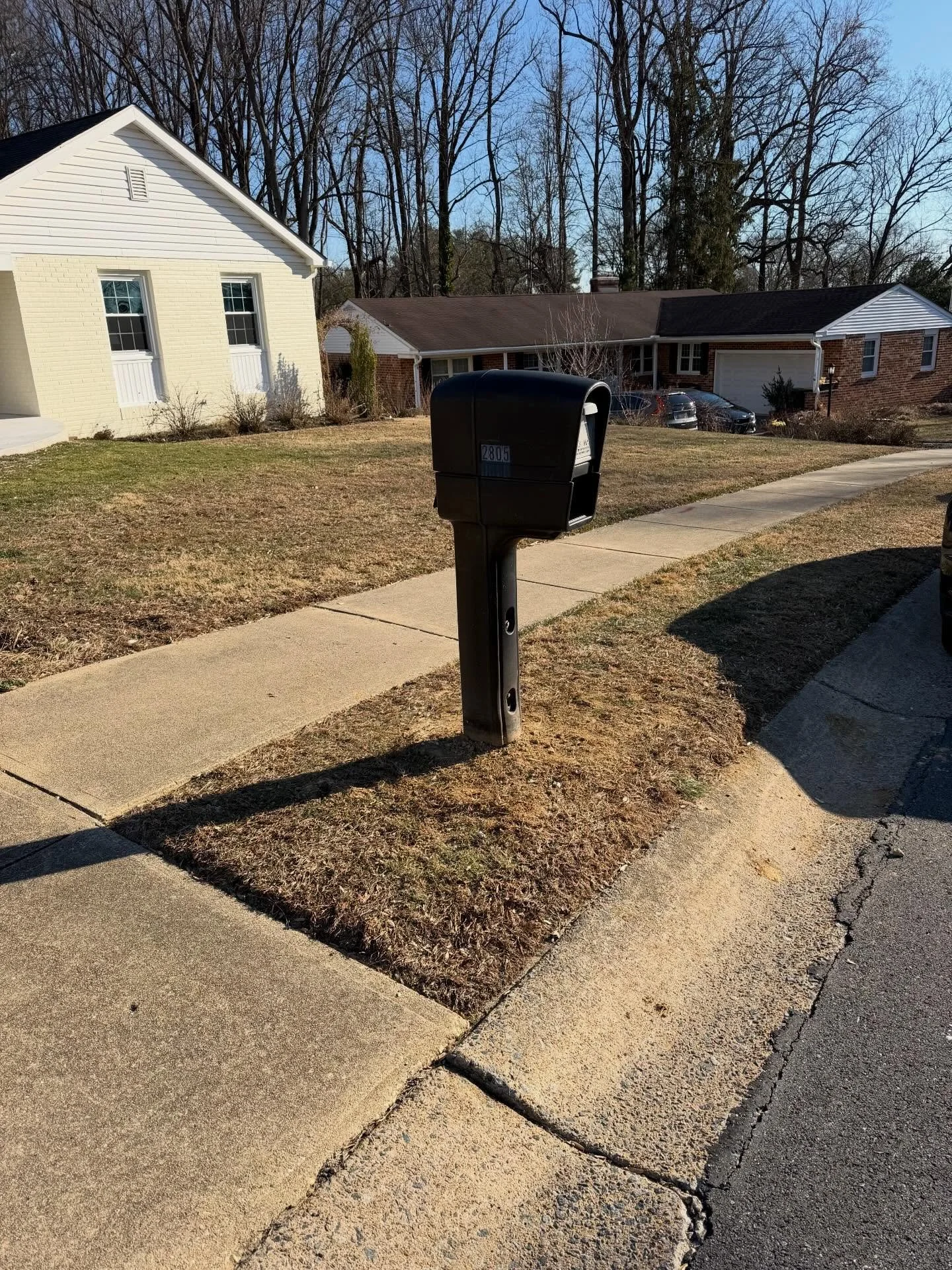 Another curb-appeal upgrade done 💪🏼📫 
Replaced a rotted mailbox post and knocked out a full gutter clean while I was there. Solid, clean, and ready for the next storm.

If your mailbox is leaning or your gutters are packed, I&rsquo;ve got you cove