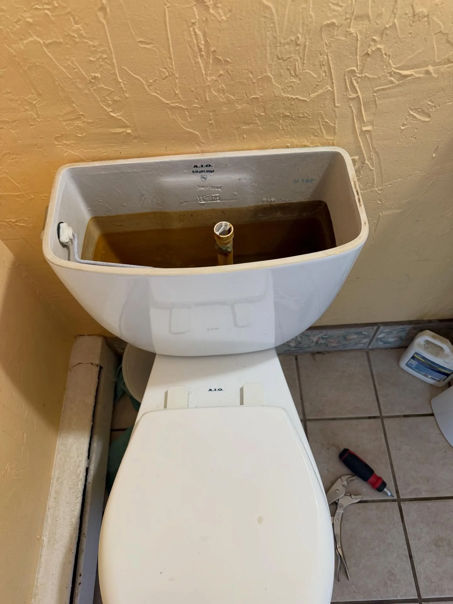 🚽 Leaky valve fixed &amp; toilet fill valve replaced 💧

Customer had a constant leak and a slow-filling toilet. Replaced the faulty shutoff valve and installed a new toilet fill valve to get everything running smoothly again&mdash;no leaks, no wast
