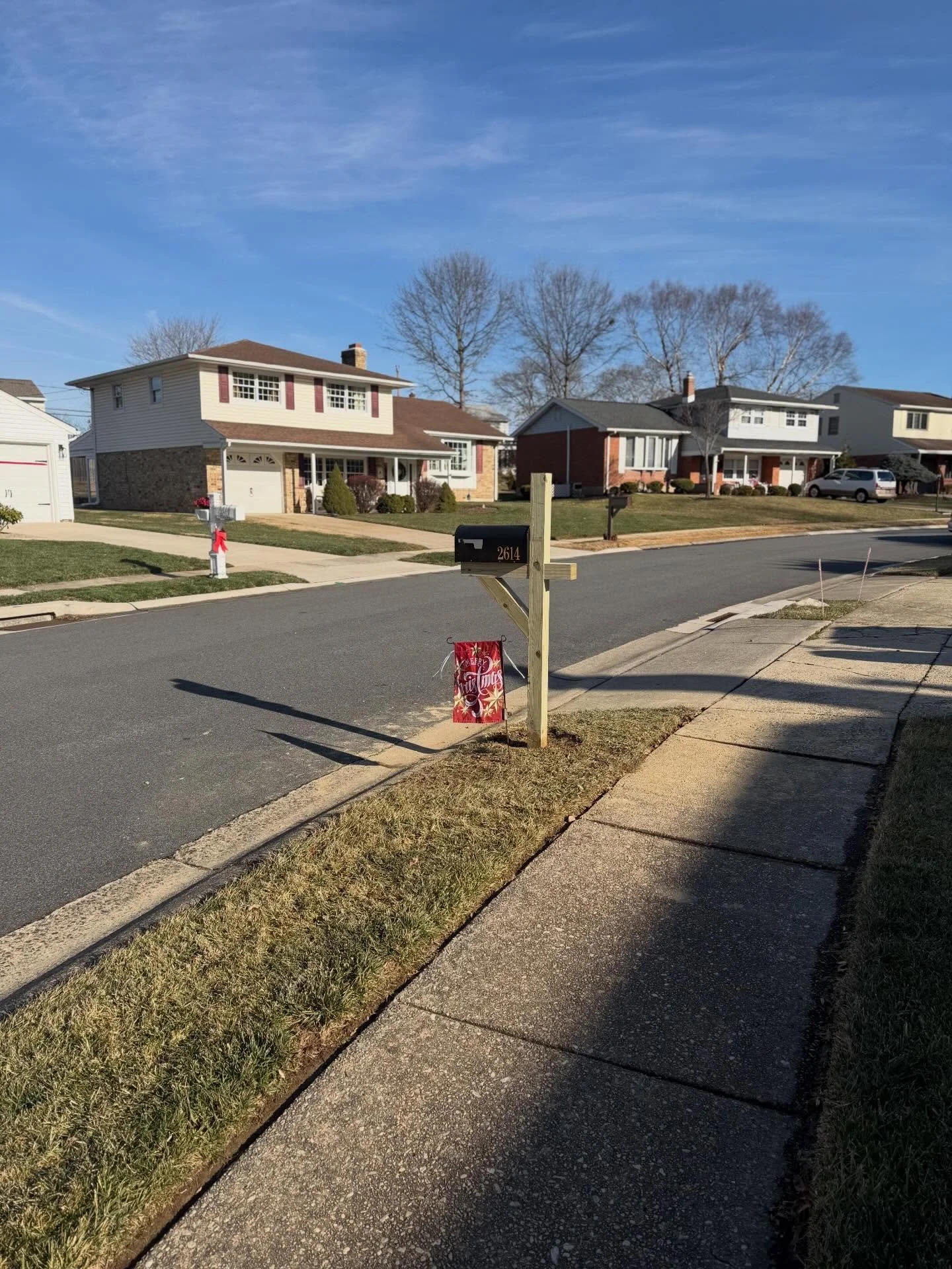 Clean, solid, and built to last 📬

Just wrapped up a new mailbox install using pressure-treated 4x4 posts set in concrete for long-term stability. Installed to proper height and spacing, backfilled clean, and finished so it looks good from the curb 