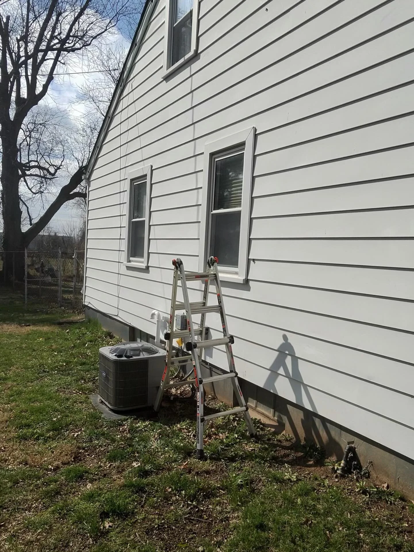 Another solid upgrade for this home 🔧🏡

✔️ Installed (2) solar motion sensor lights for added security and nighttime visibility
✔️ Added a keypad deadbolt for convenient, keyless entry

Now the exterior is safer and better lit, and the homeowner do