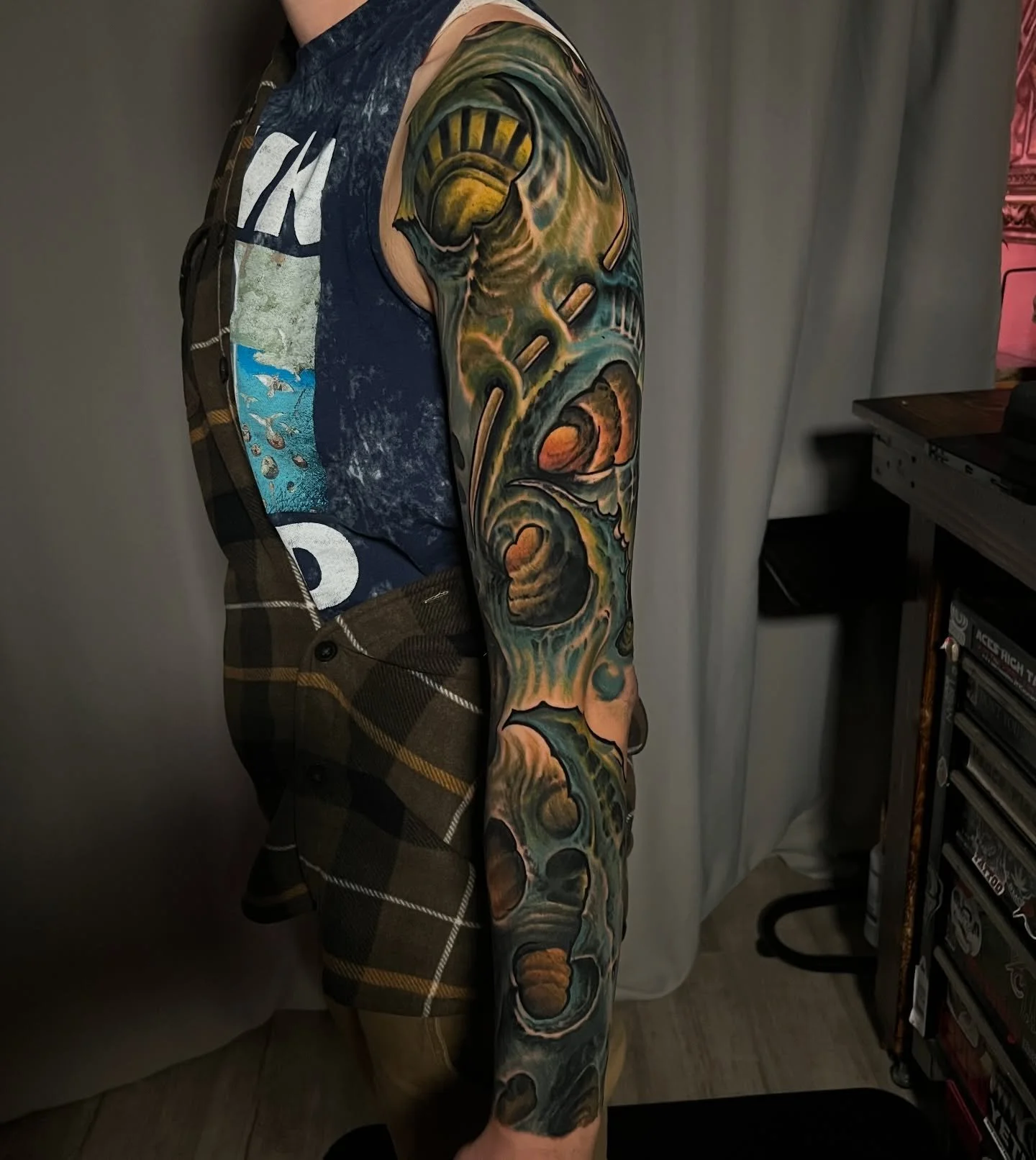 Thanks Bre for driving out from Minnesota a few weeks back for the second pass on your sleeve, one more to go to wrap it up 🙏
@blueherontattooprescott 
@wickedfastskincare 
@industryinksusa 
#biomech #bioorganic #colortattoo #sleevetattoo #arizonata
