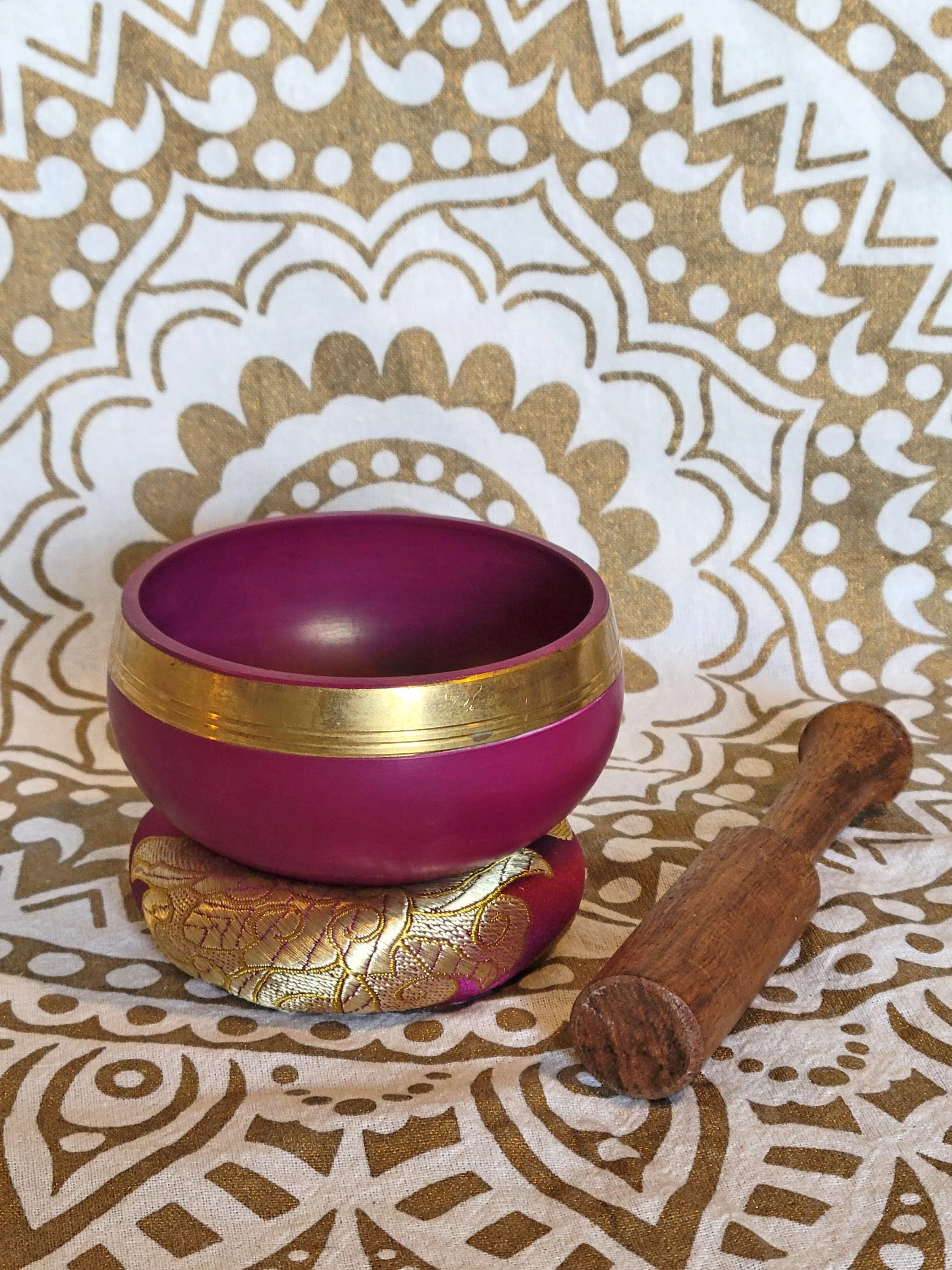 Hand‑crafted Tibetan Singing Bowl Set – Purple & Gold Meditation Bowl