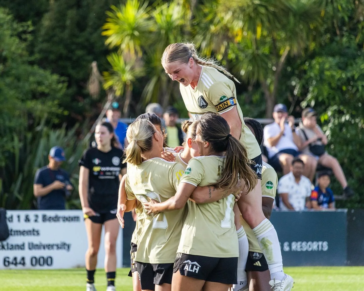 @aucklandunitedfc clinched the win 1 - 0 against the @esafc for the womans Dettol championship in a brilliant game at Keith Hay Park.

 Shot on @canonanz 90D with the 55-250 f5.6

#footballnz #photography #sportsphotography #canon