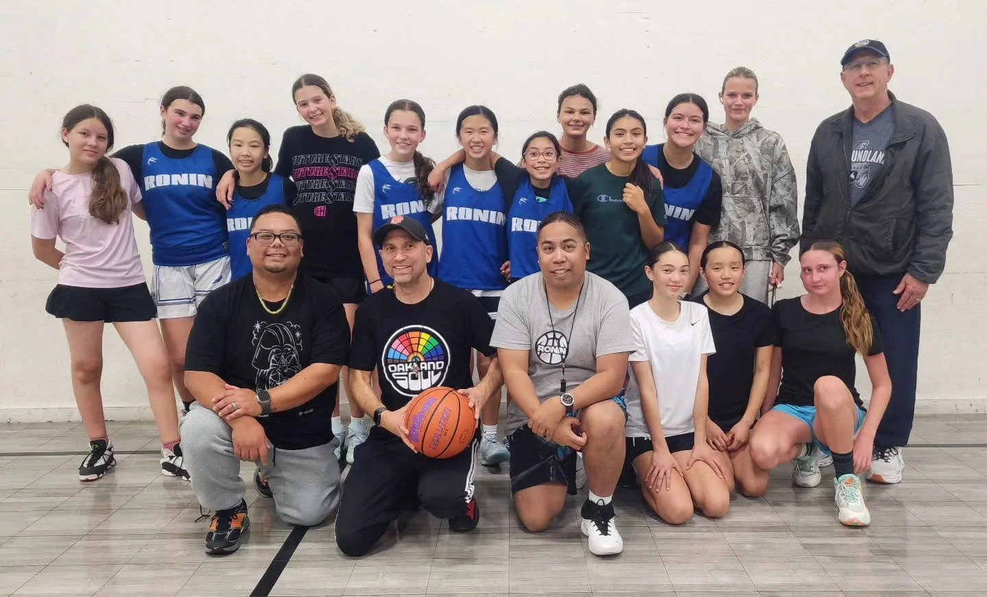 Sunday night Scrimmage! @roninbball girls and Coach @big1236 working with @peterhartlaubsf and Team Tsunami.

We are wishing Team Tsunami the best as they head into the AYB season.

Keep Grinding and Keep putting in the work!!!

#moreisREQUIRED