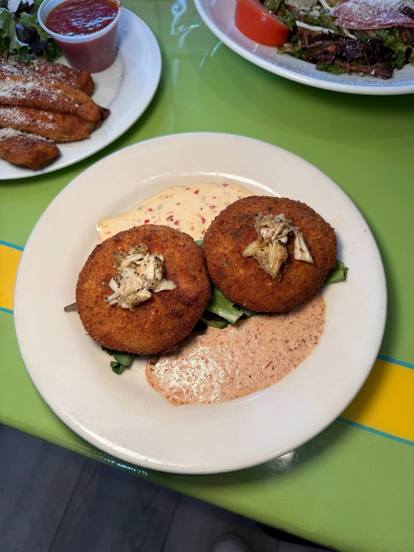 Crispy, crabby, saucy goodness sitting right there waiting on you 🥹 What are you going to do, say no? Say yes! See ya for lunch 💜⁠
⁠
#neworleansrestaurant #comfortfood #casualdining