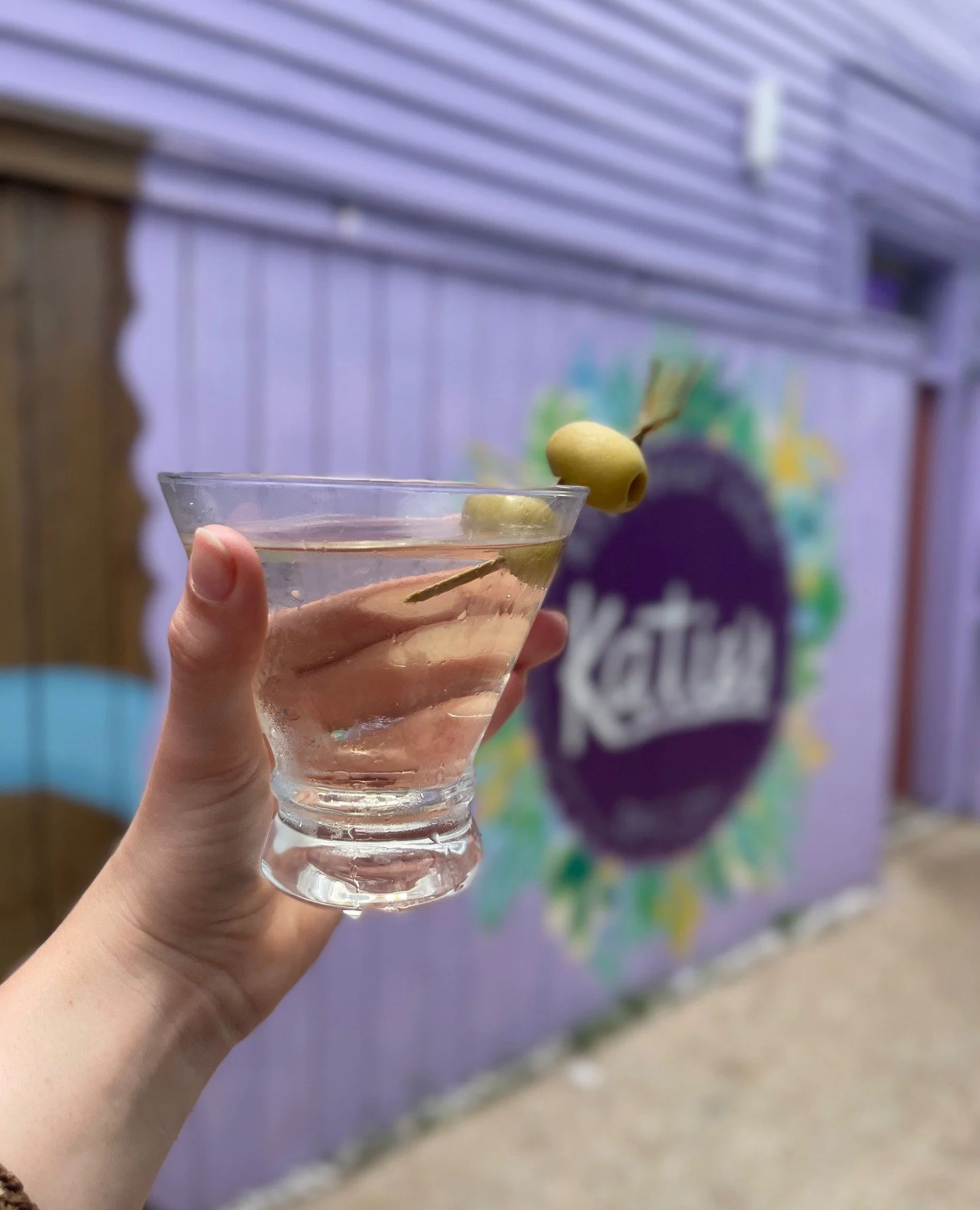 Alright y&rsquo;all, it&rsquo;s Friday. That means you need a drank. We&rsquo;ve got $5 martinis, half-priced apps from 3 to 5, and happy hour drinks from 3 to 6. Come hang!! 💜⁠
⁠
#neworleansrestaurant #comfortfood #casualdining