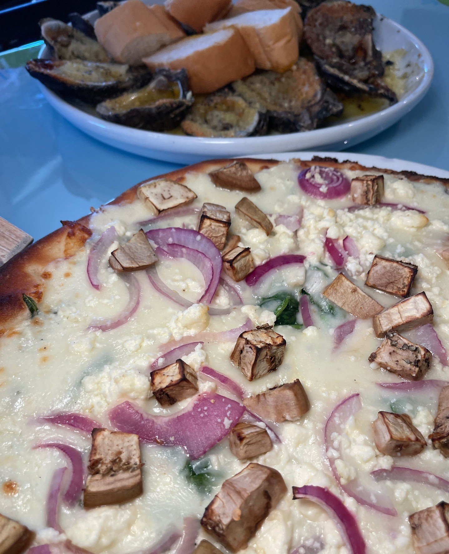 The weekend cannot run on vibes alone! You need some good grub and even better company, too 🤩💜 Come see us for lunch.⁠
⁠
#neworleansrestaurant #comfortfood #casualdining