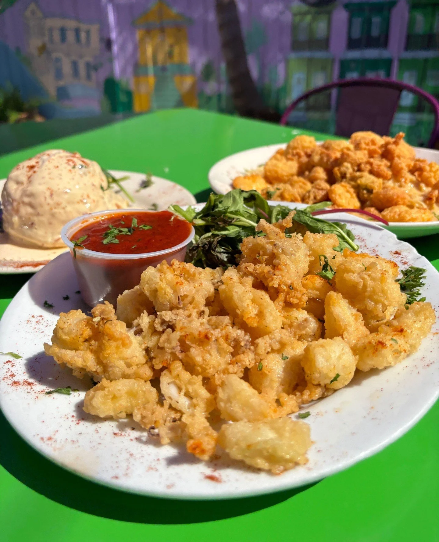 This is the kind of table that makes &ldquo;just a quick bite&rdquo; feel suspicious 🤪 Don't underestimate, take your time! Come sit on the patio and get into it 💜⁠
⁠
#neworleansrestaurant #comfortfood #casualdining