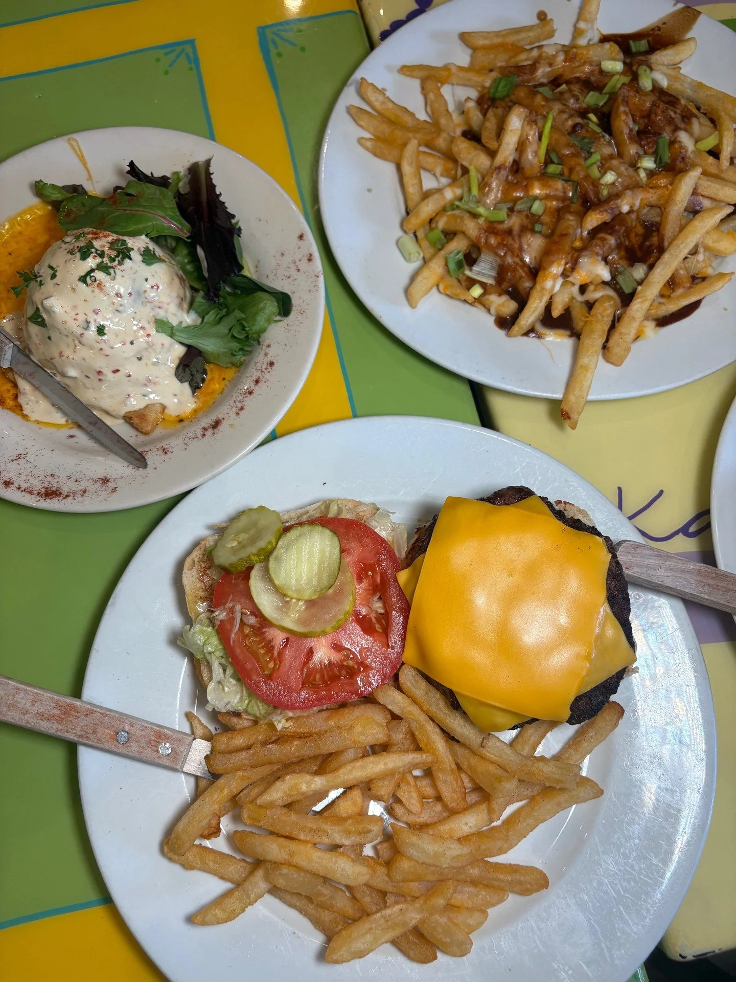 Burgers, fries, crawfish beignets... The Katie's appetizer trifecta, of course 💜 Apps are half off 3-5pm every Monday thru Friday!⁠
⁠
#neworleansrestaurant #comfortfood #casualdining