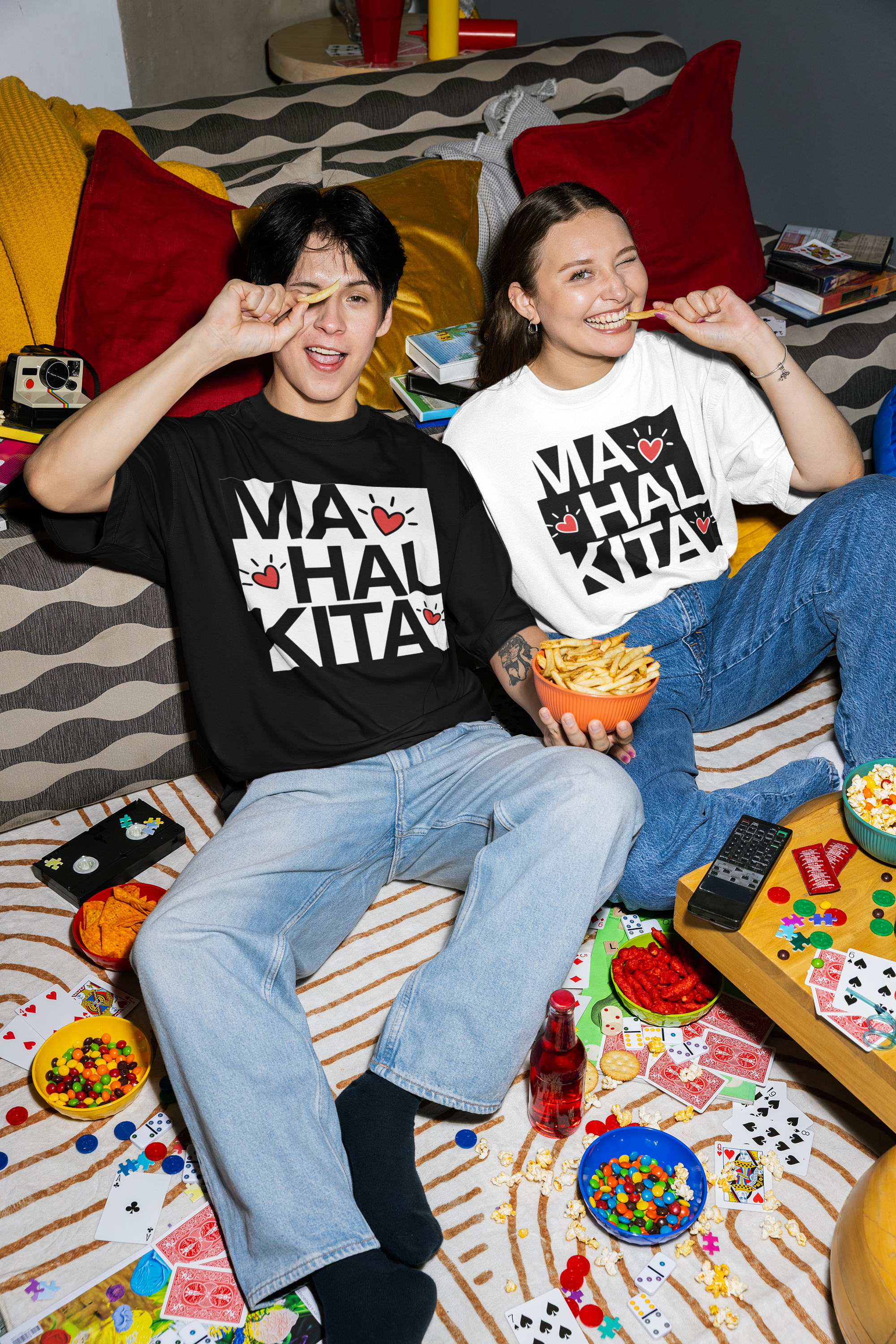 two-oversized-t-shirt-mockups-of-friends-with-pizza-and-snacks-m58524+%281%29.png
