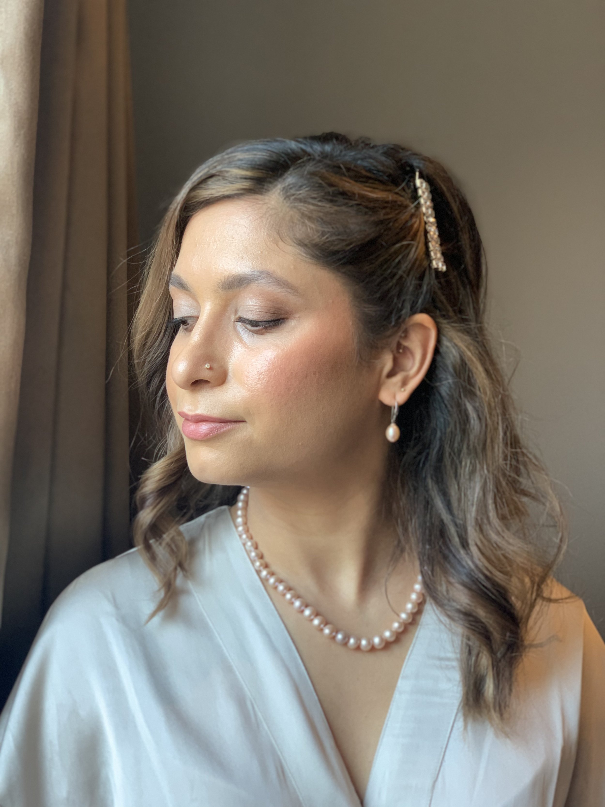 Häämeikki ammattilaisen tekemänä juhlapaikalla