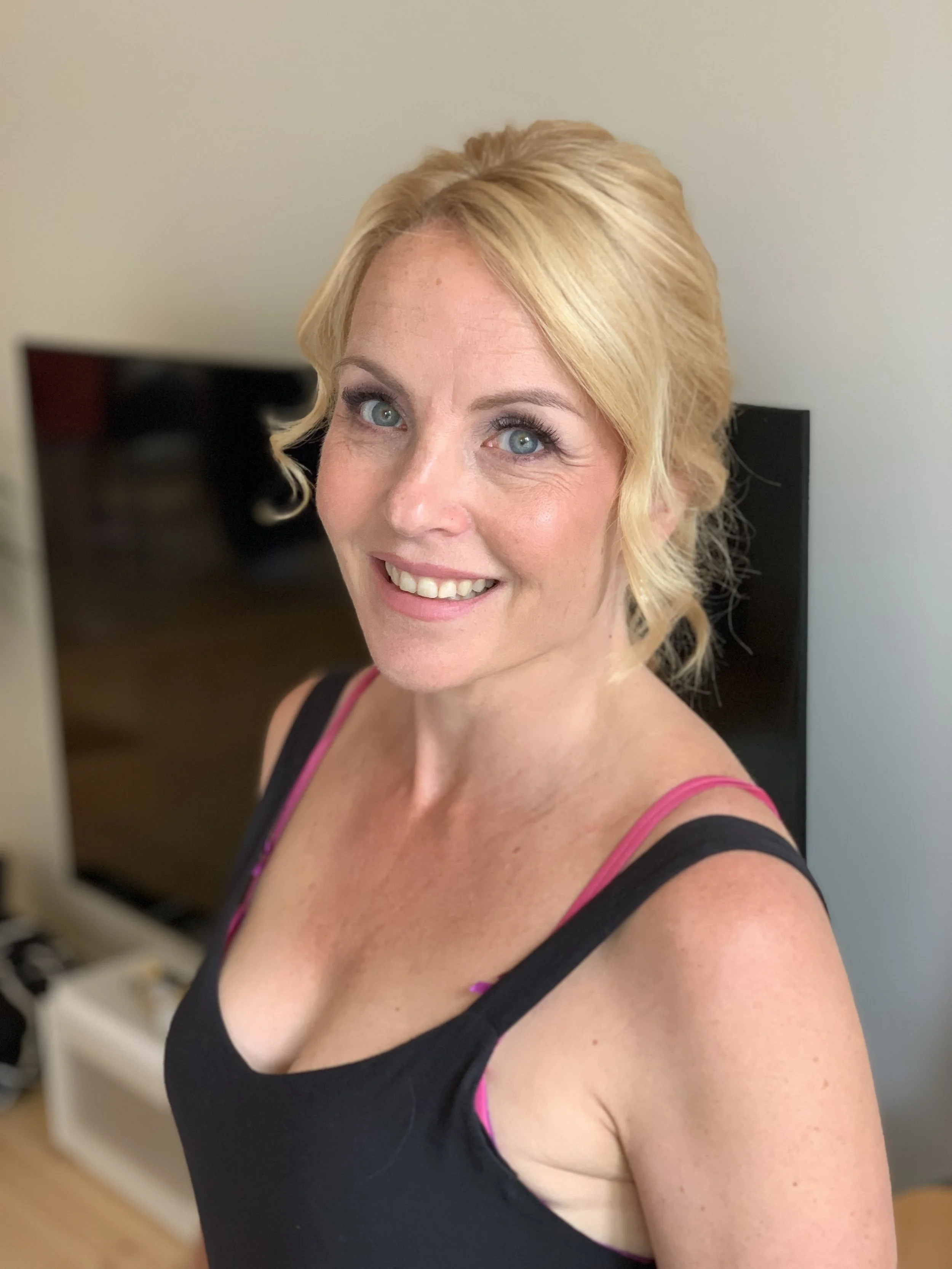 Raikas ja hehkuva häämeikki morsiamella